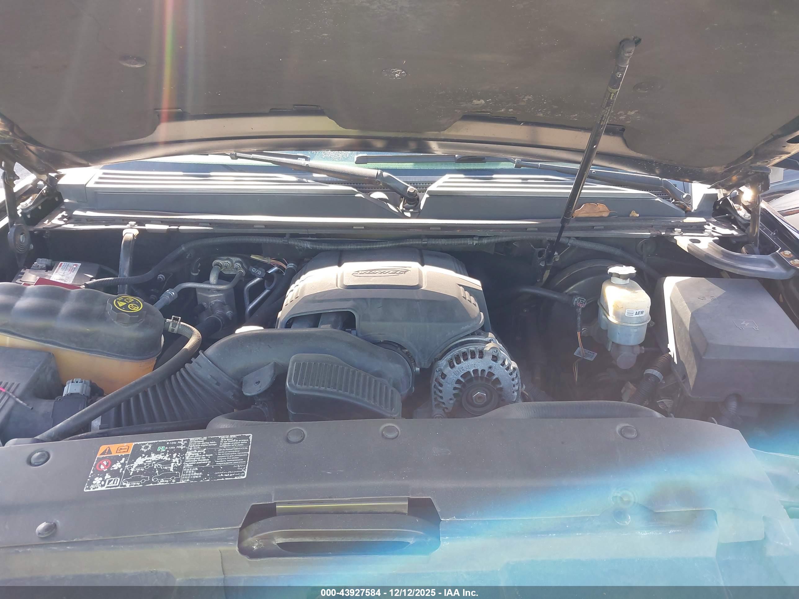 CHEVROLET SUBURBAN image 10