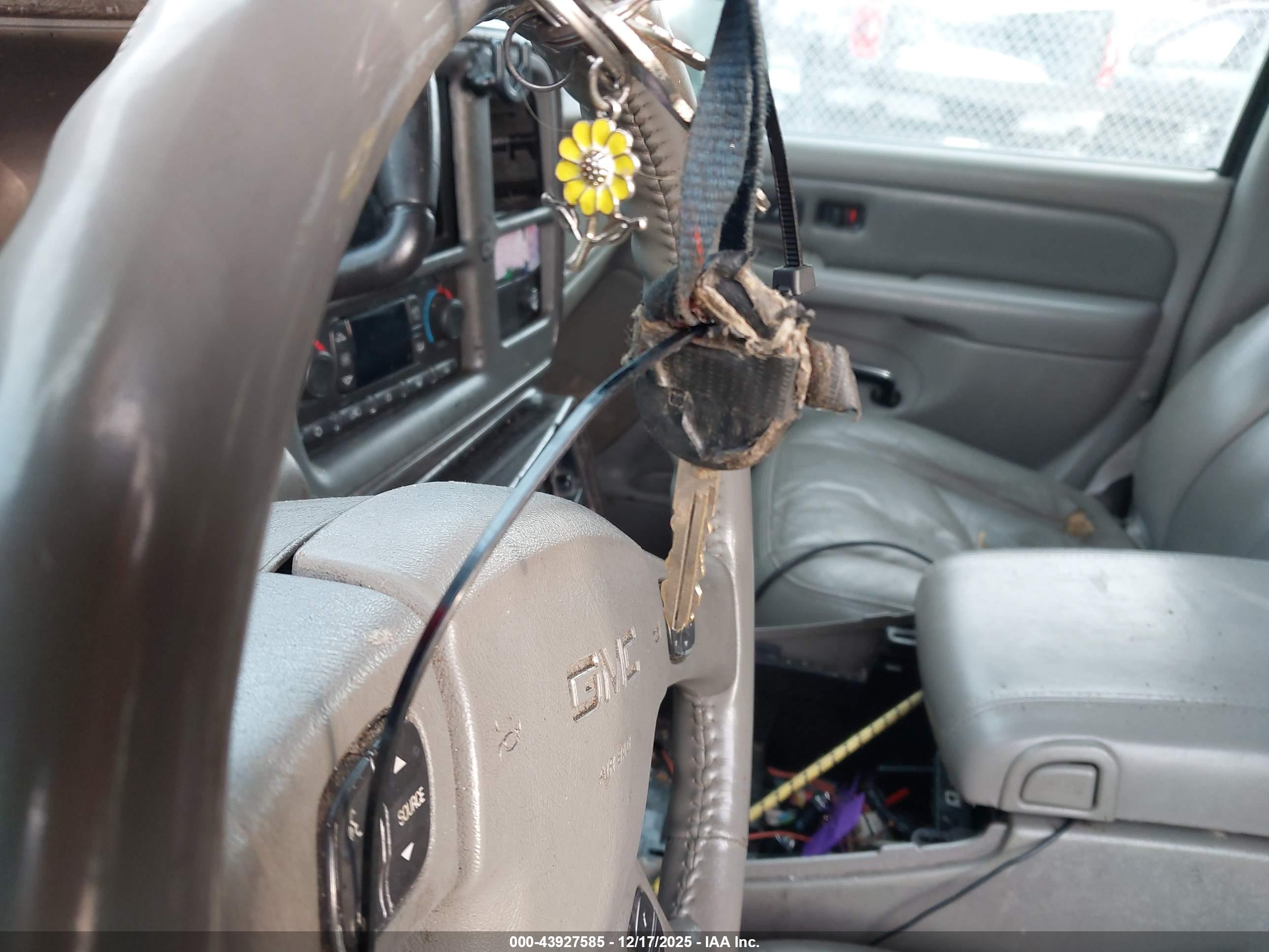 GMC YUKON image 11