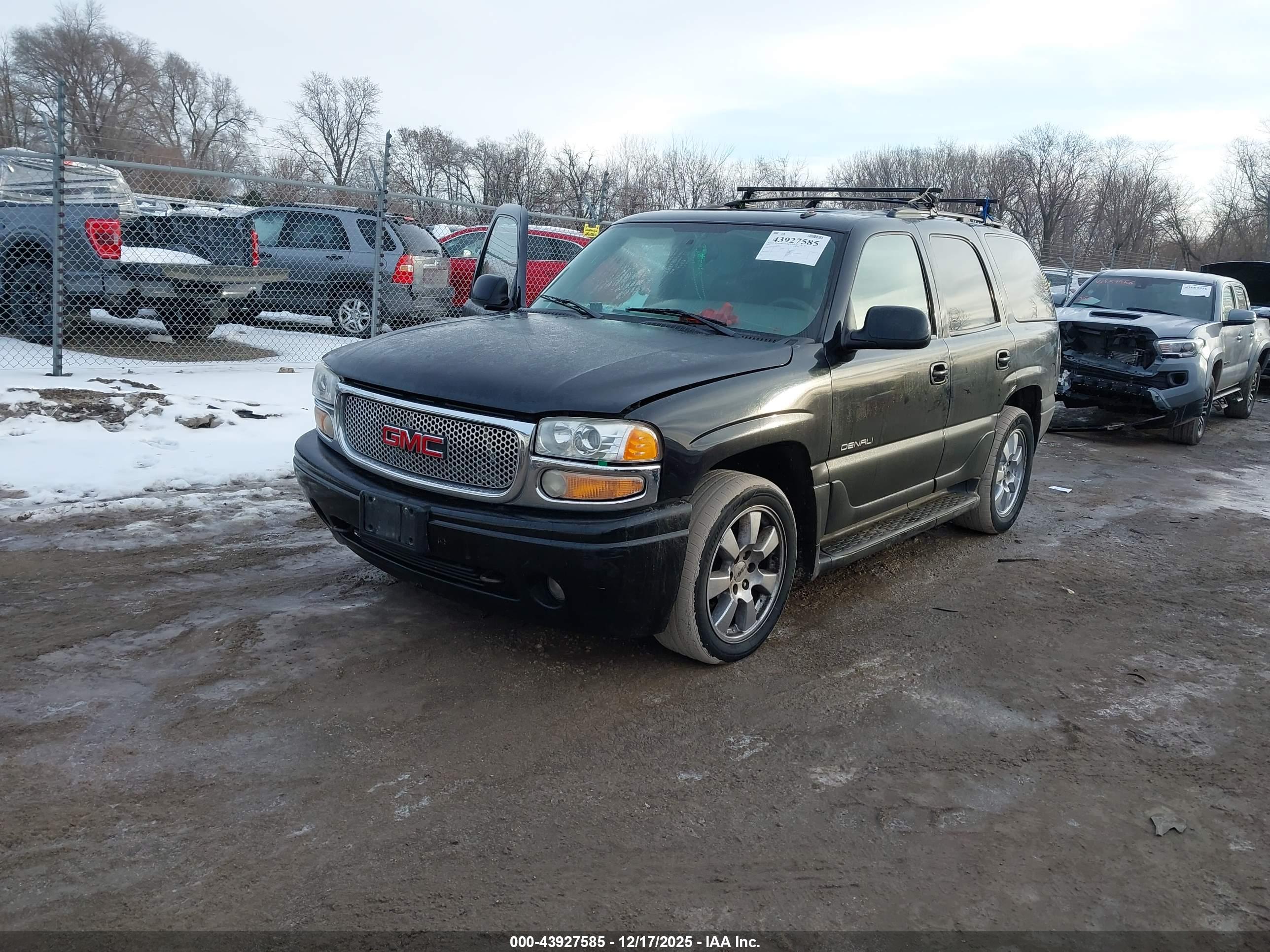 GMC YUKON image 2