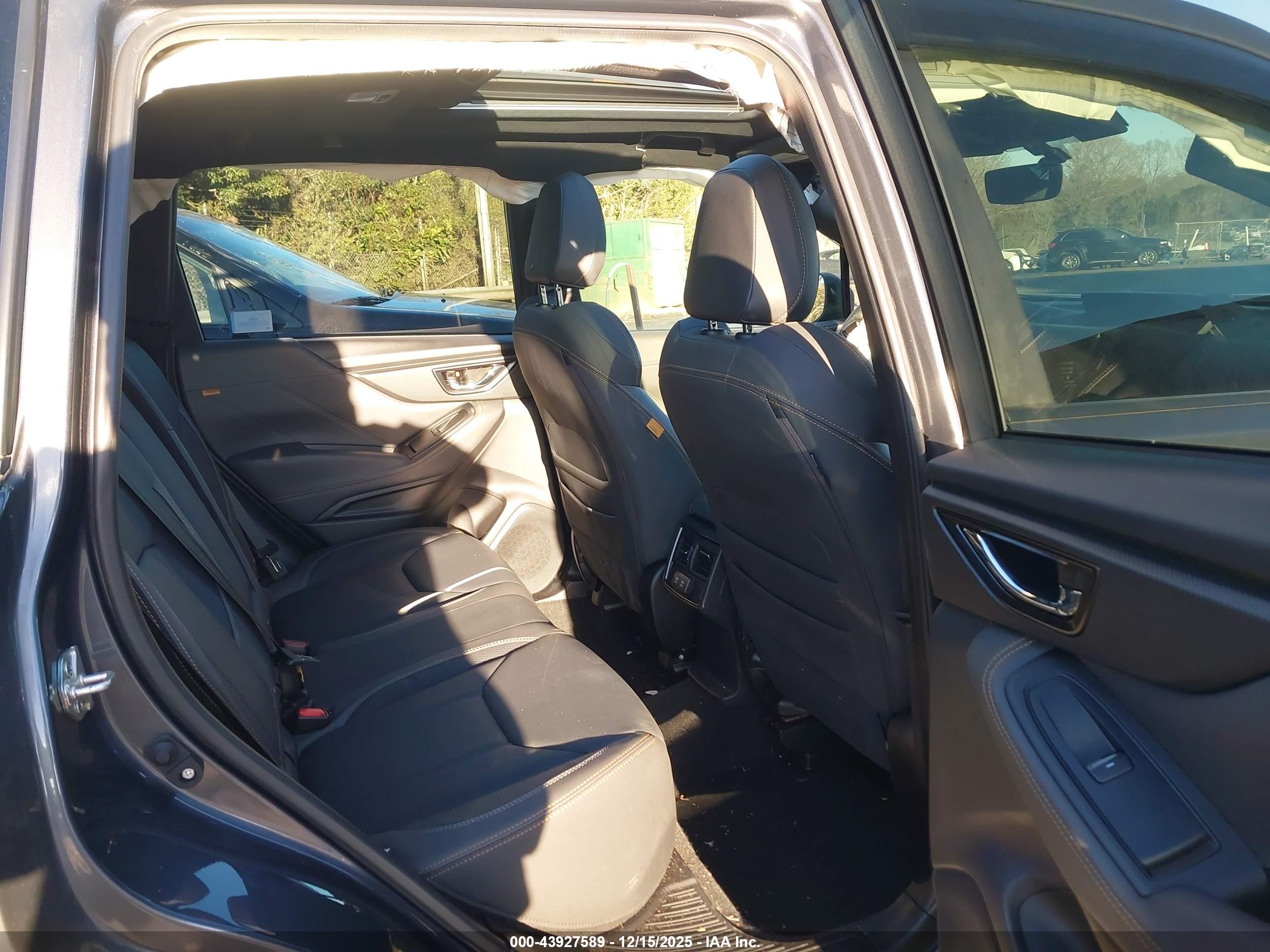 SUBARU FORESTER image 8