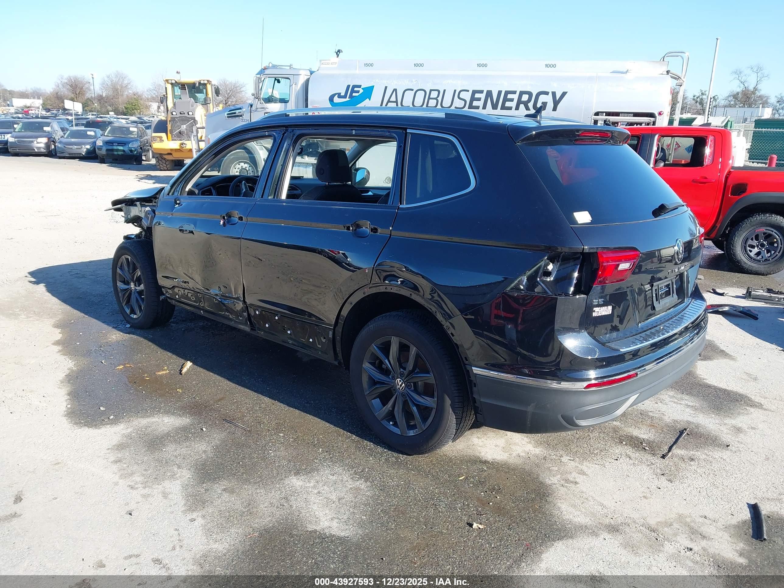 VOLKSWAGEN TIGUAN image 3
