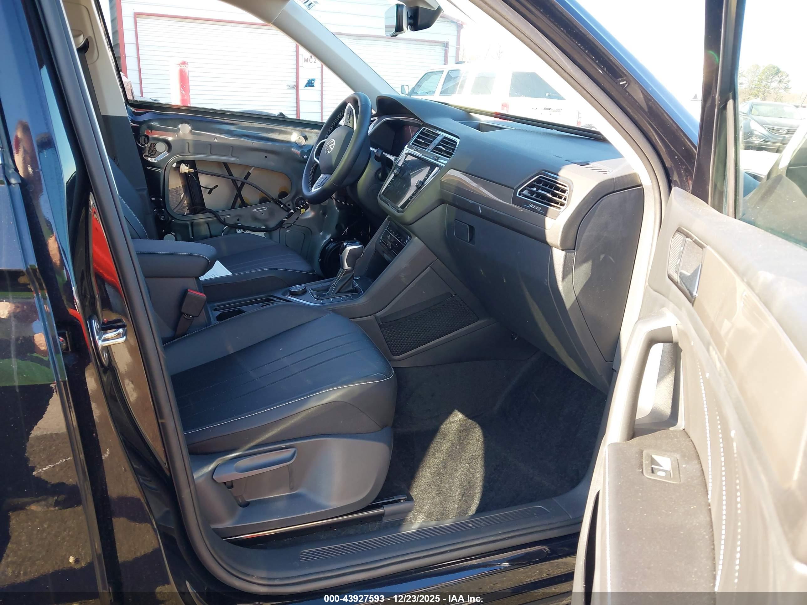VOLKSWAGEN TIGUAN image 5