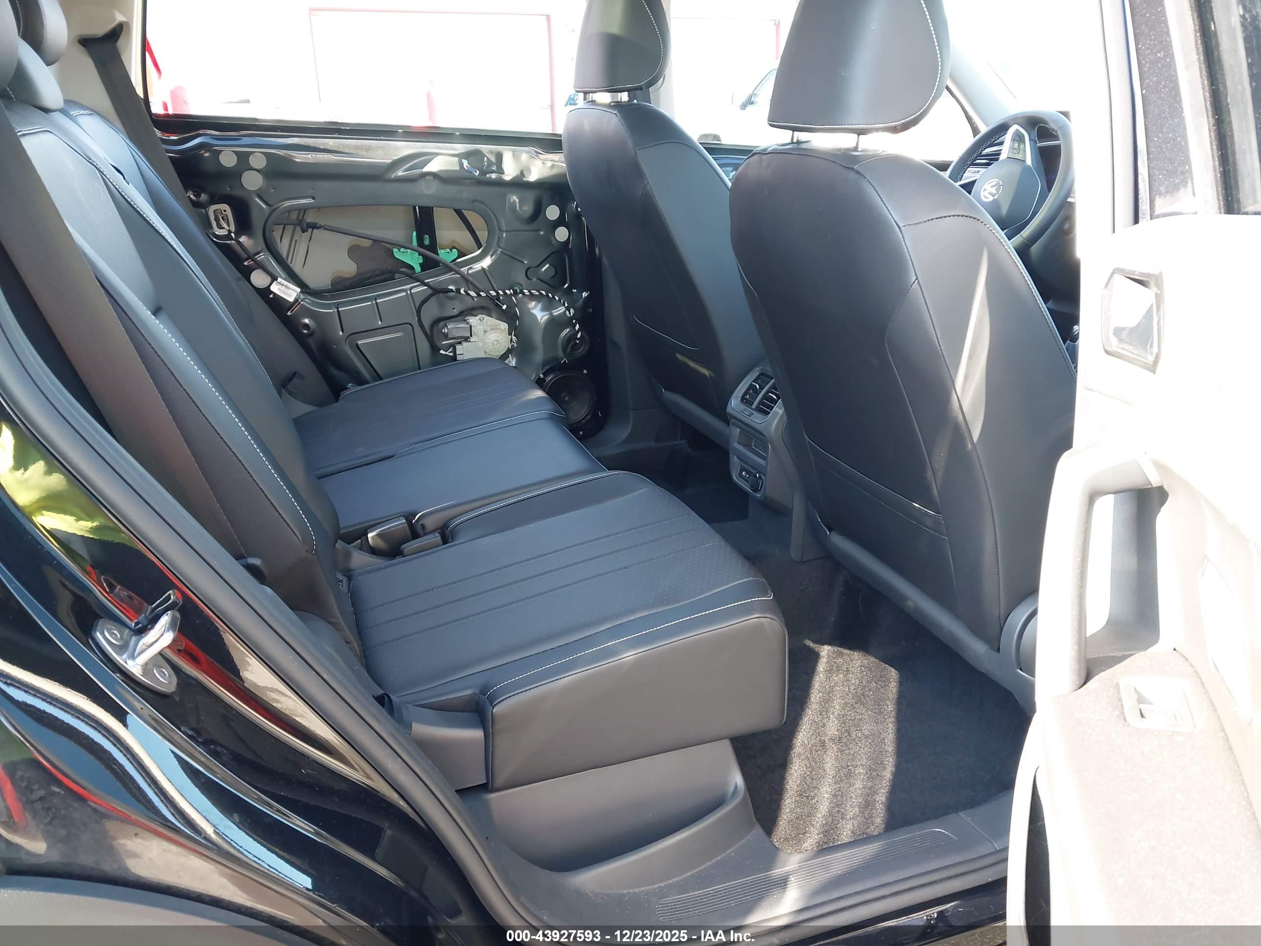 VOLKSWAGEN TIGUAN image 8