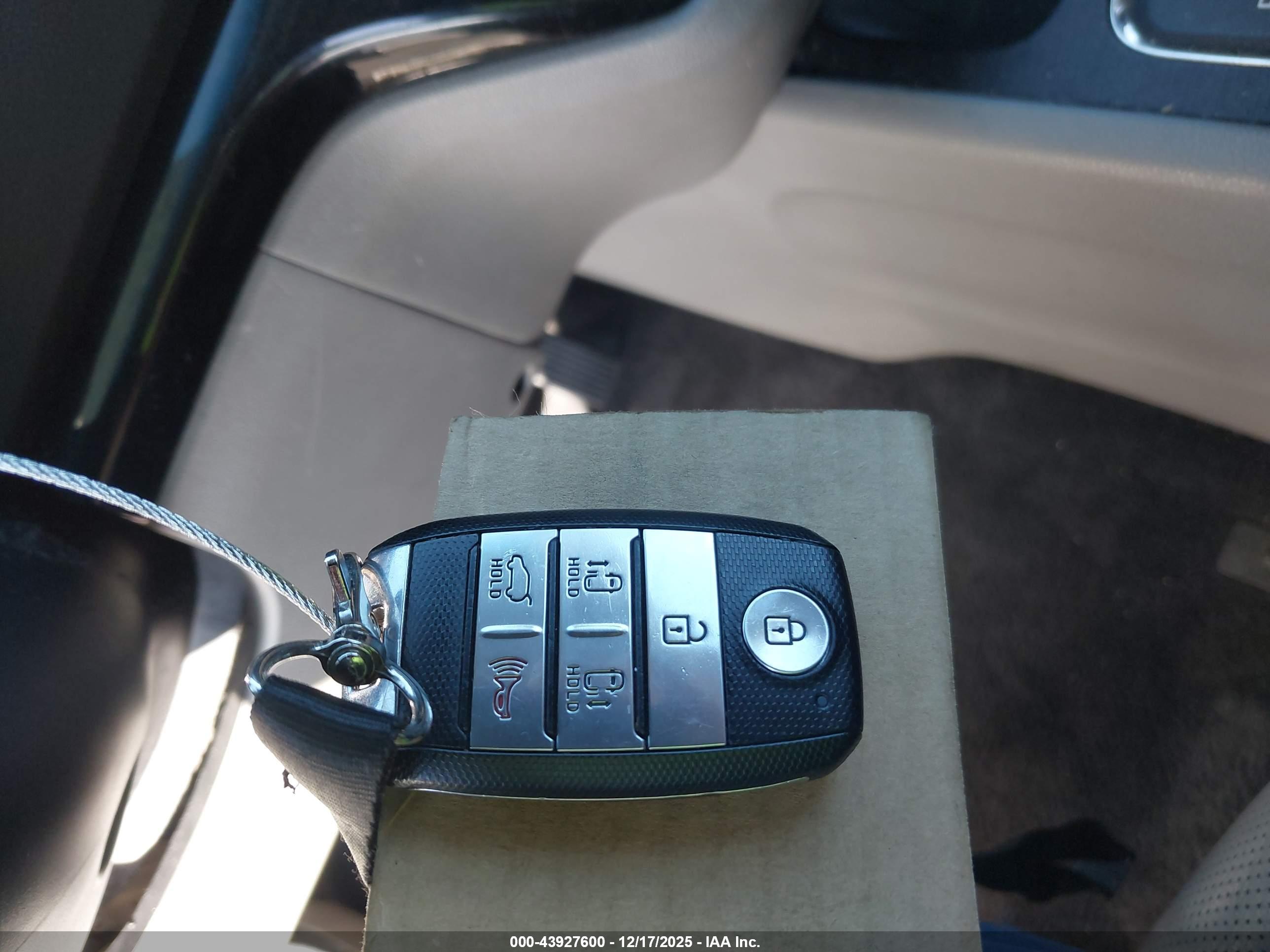 KIA SEDONA image 11