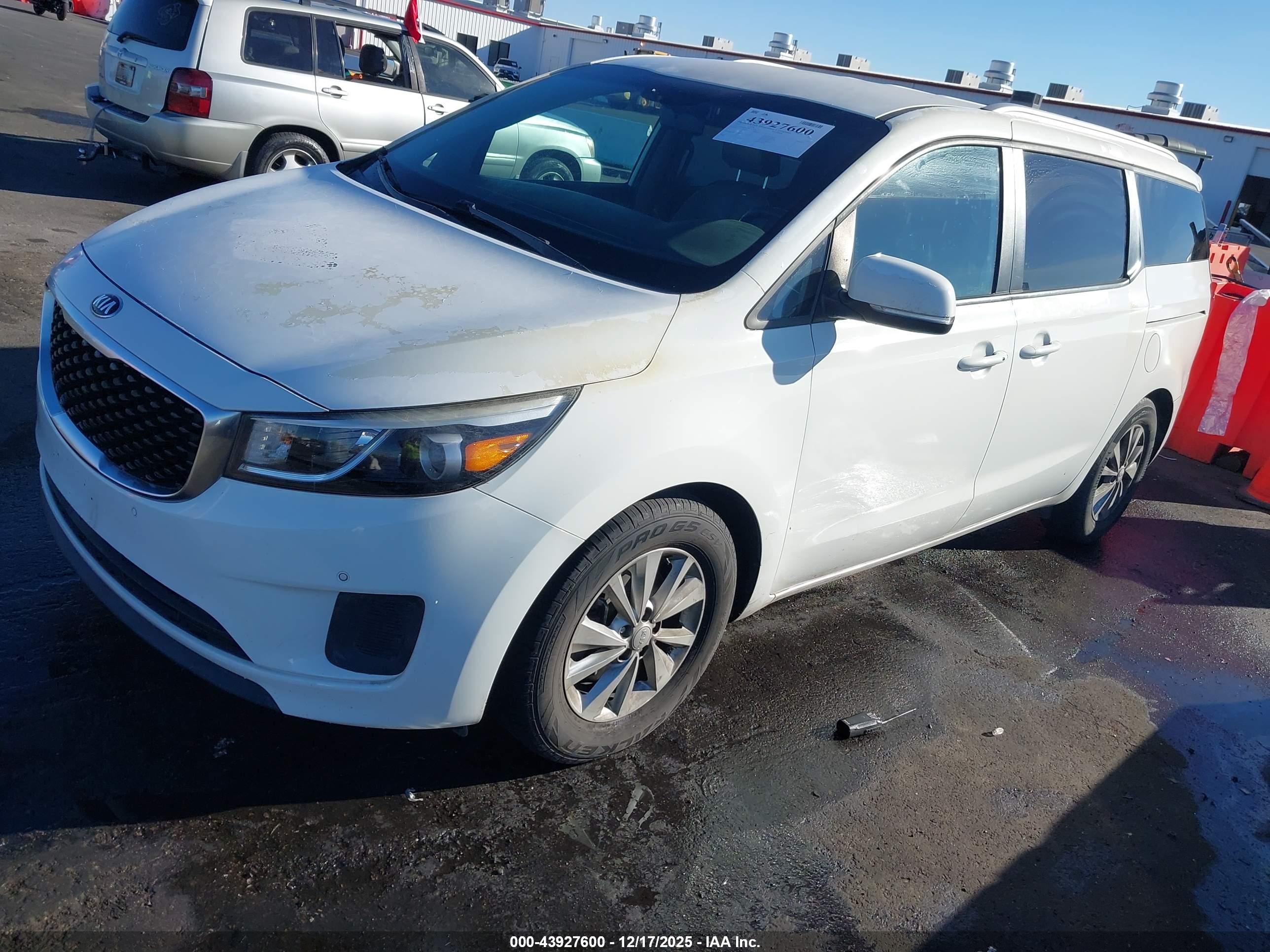 KIA SEDONA image 2