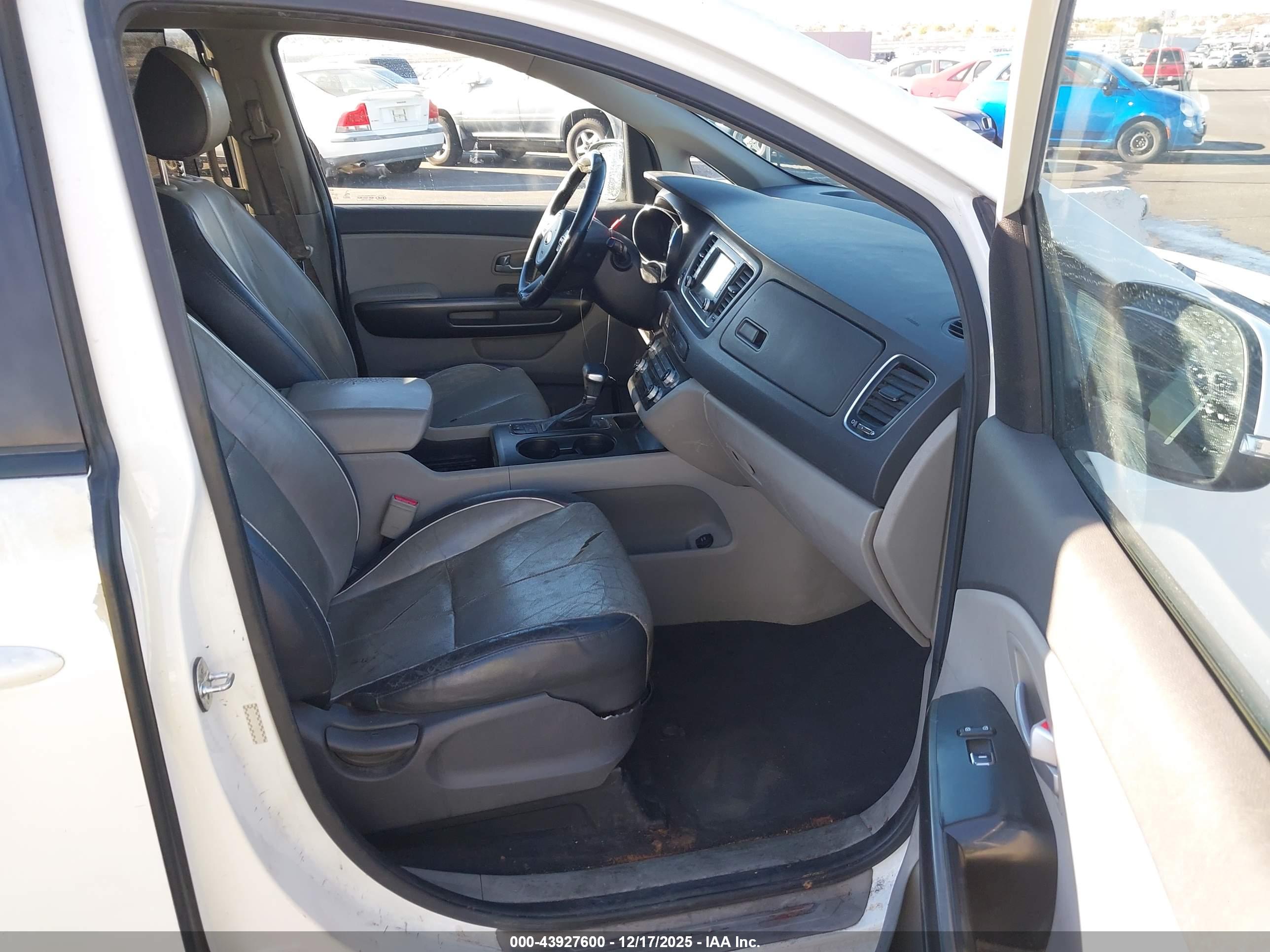KIA SEDONA image 5