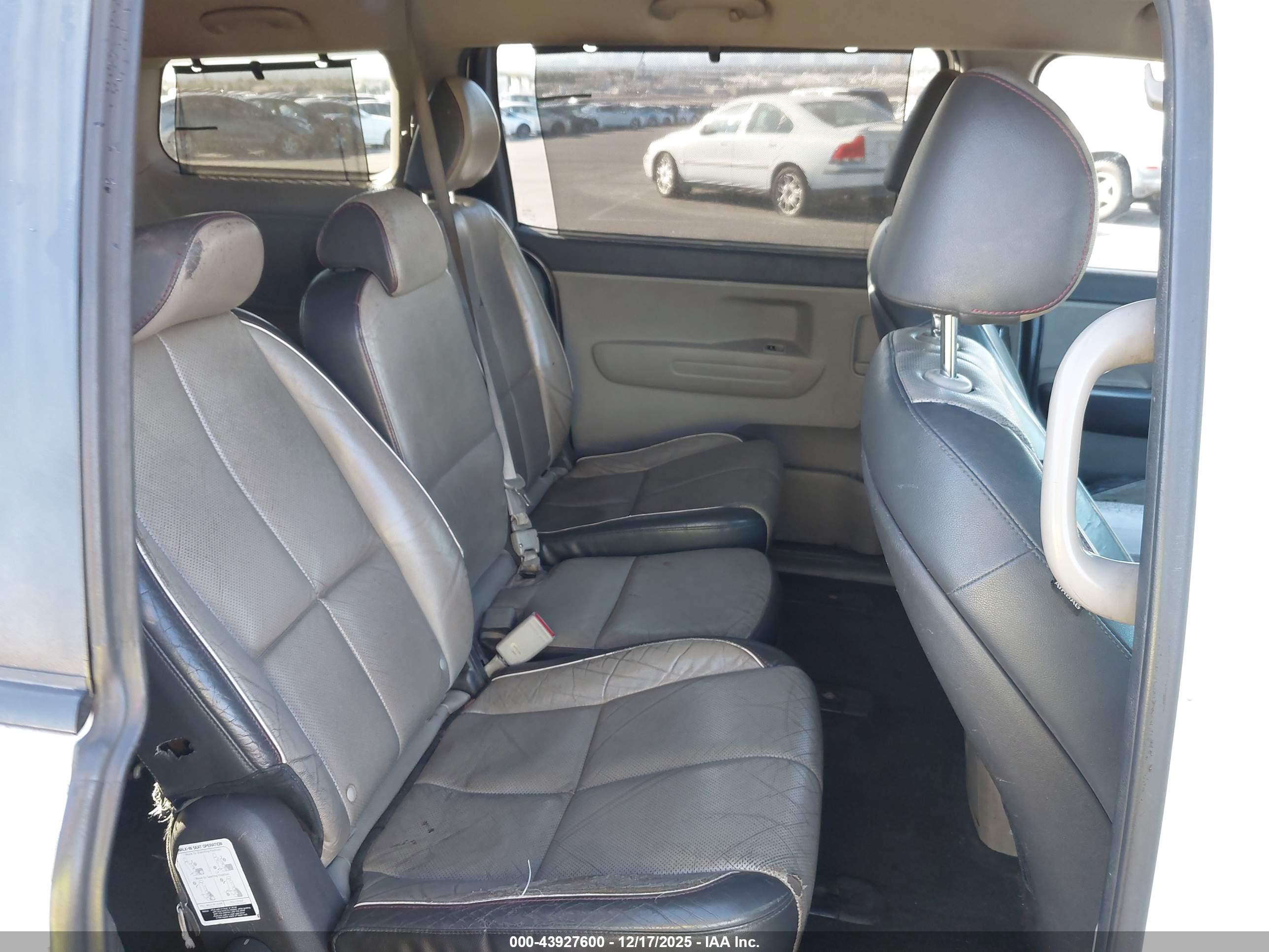 KIA SEDONA image 8