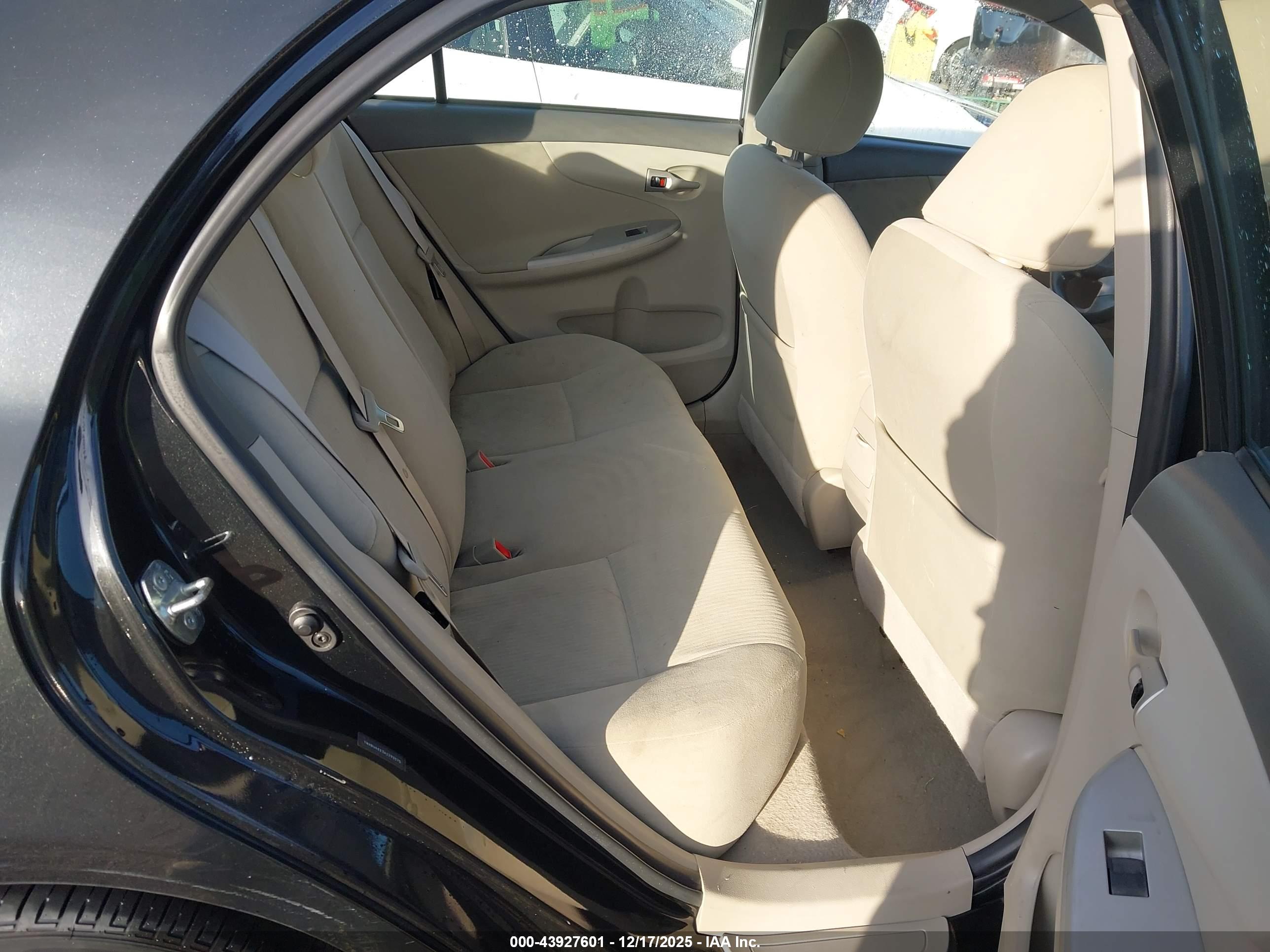 TOYOTA COROLLA image 8