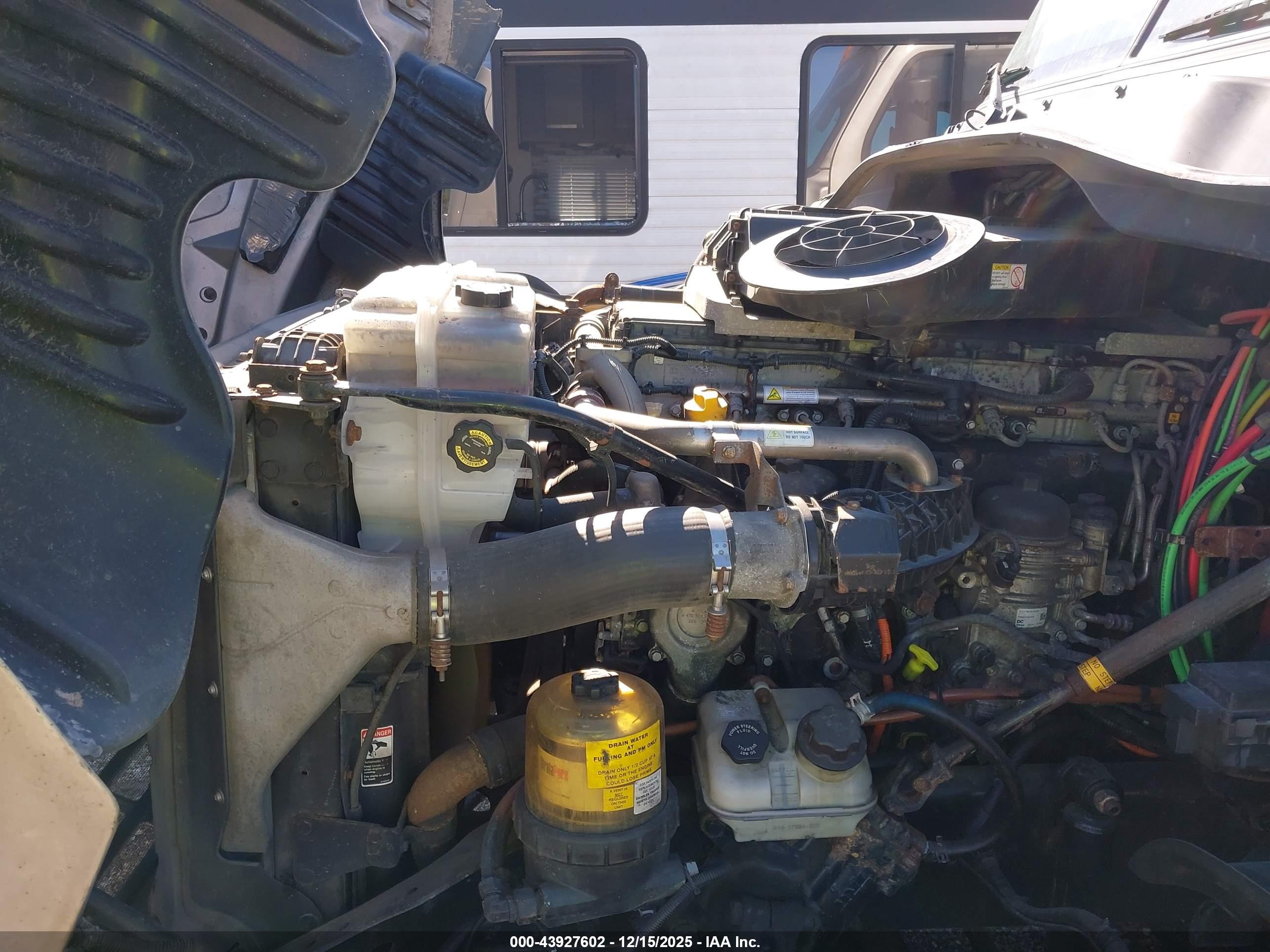 FREIGHTLINER CASCADIA image 10