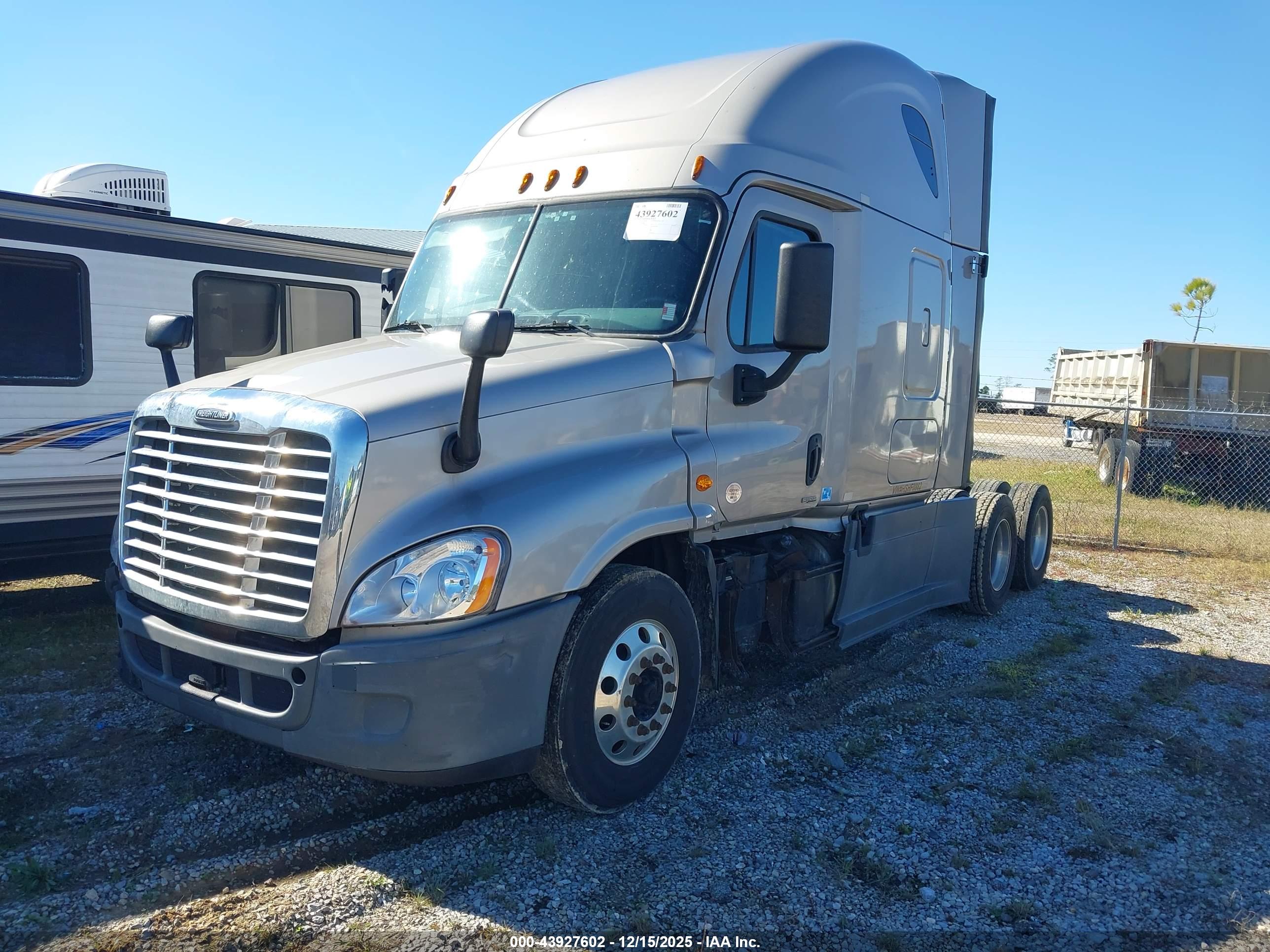 FREIGHTLINER CASCADIA image 2
