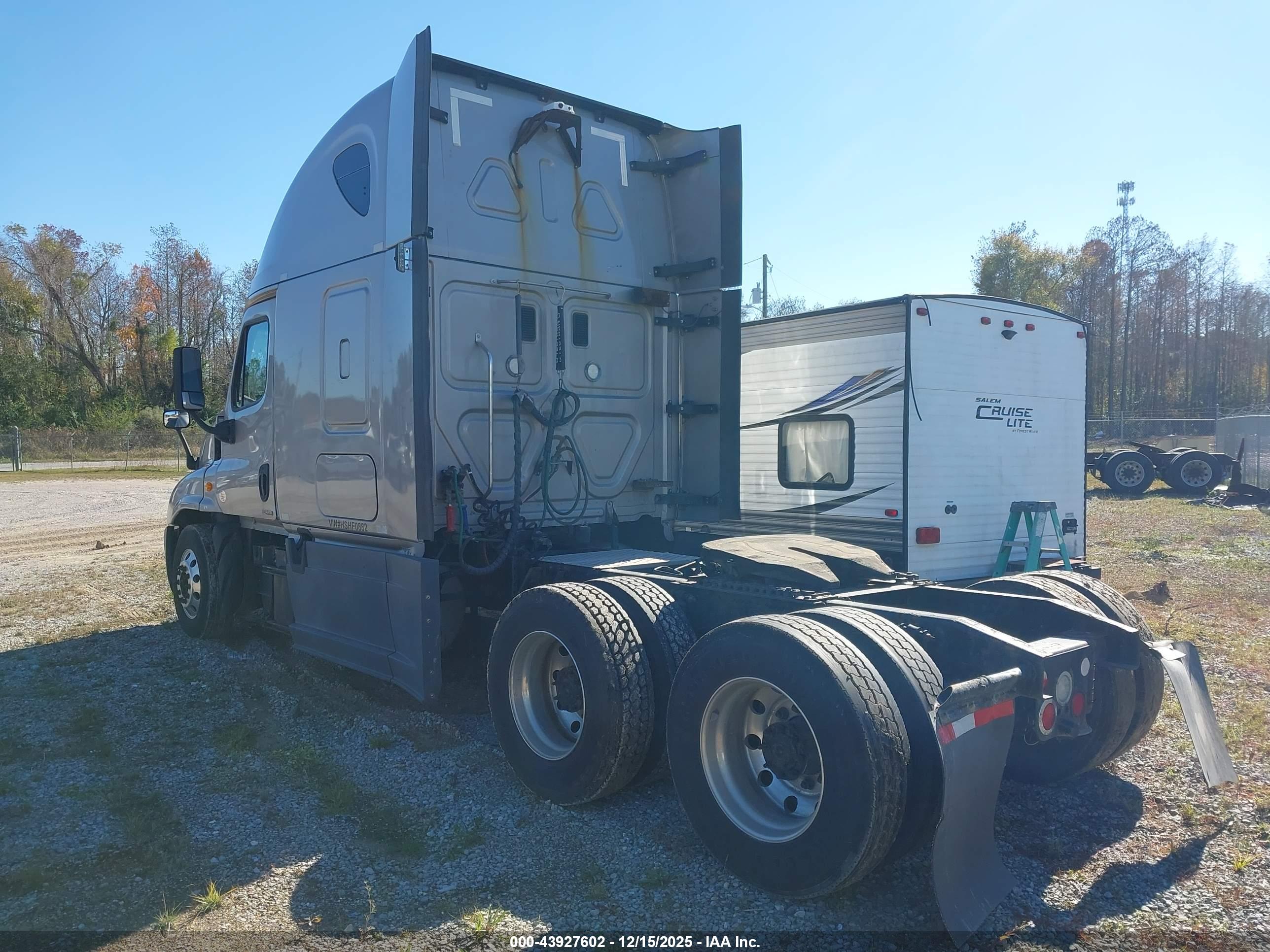 FREIGHTLINER CASCADIA image 3