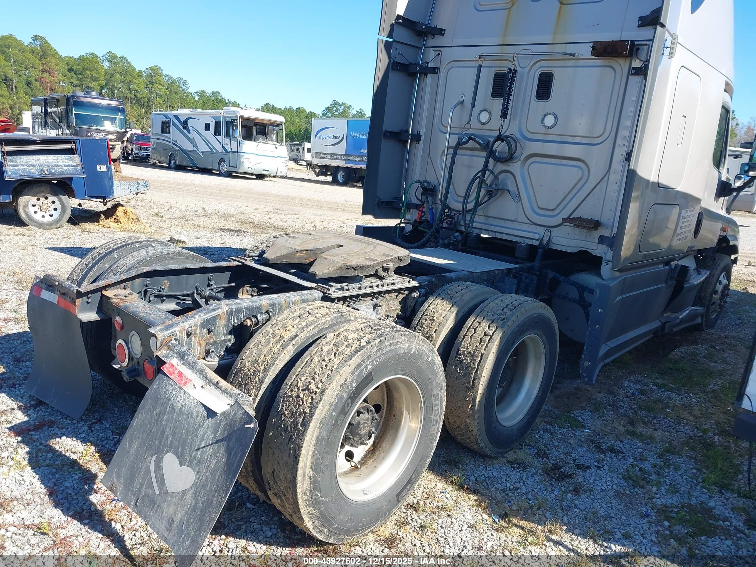 FREIGHTLINER CASCADIA image 4