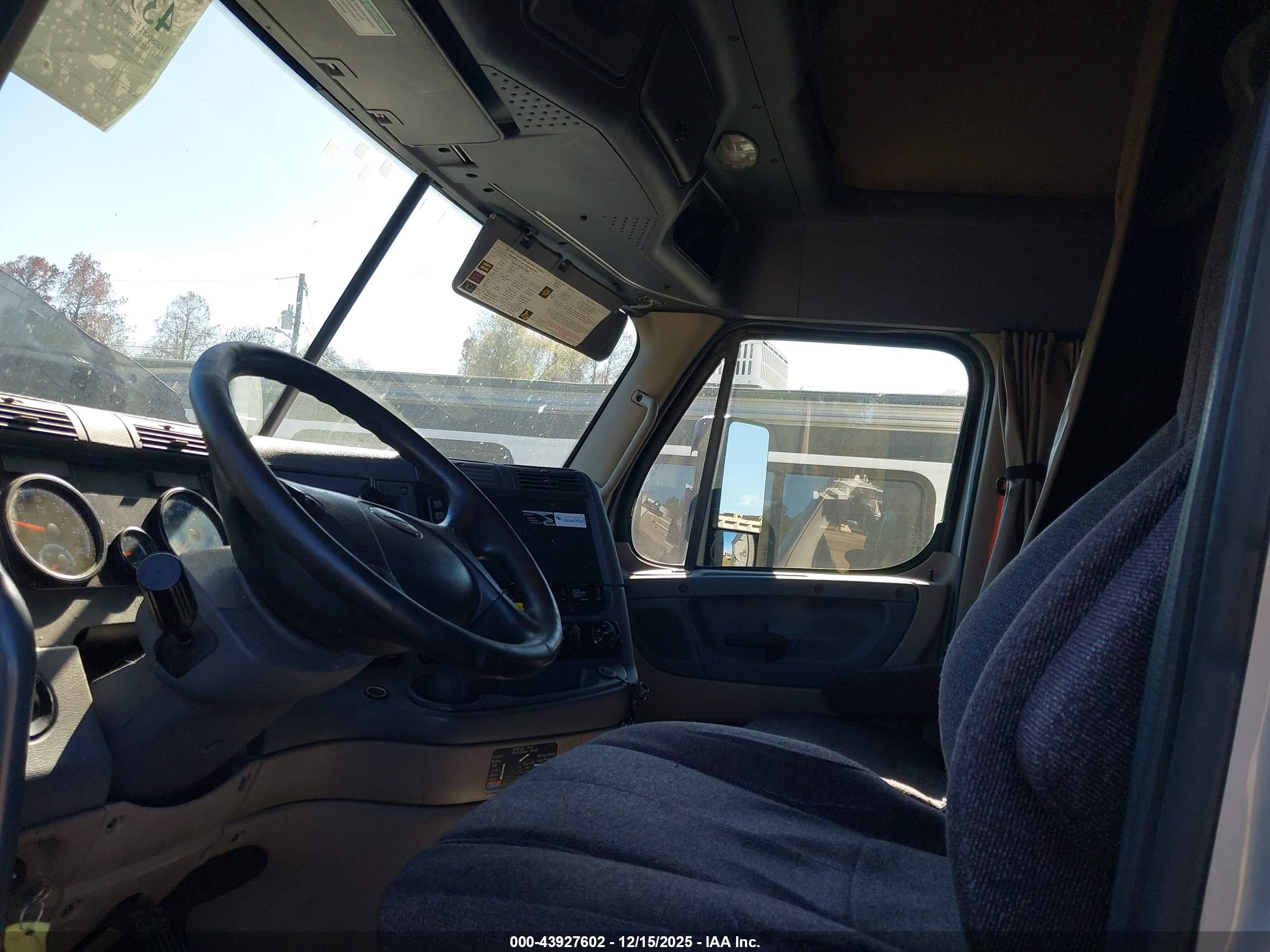FREIGHTLINER CASCADIA image 8