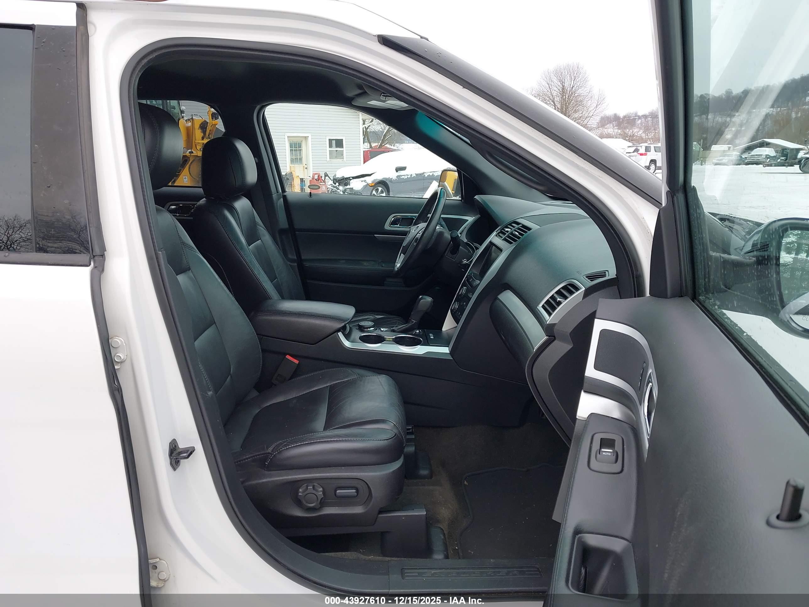FORD EXPLORER image 5