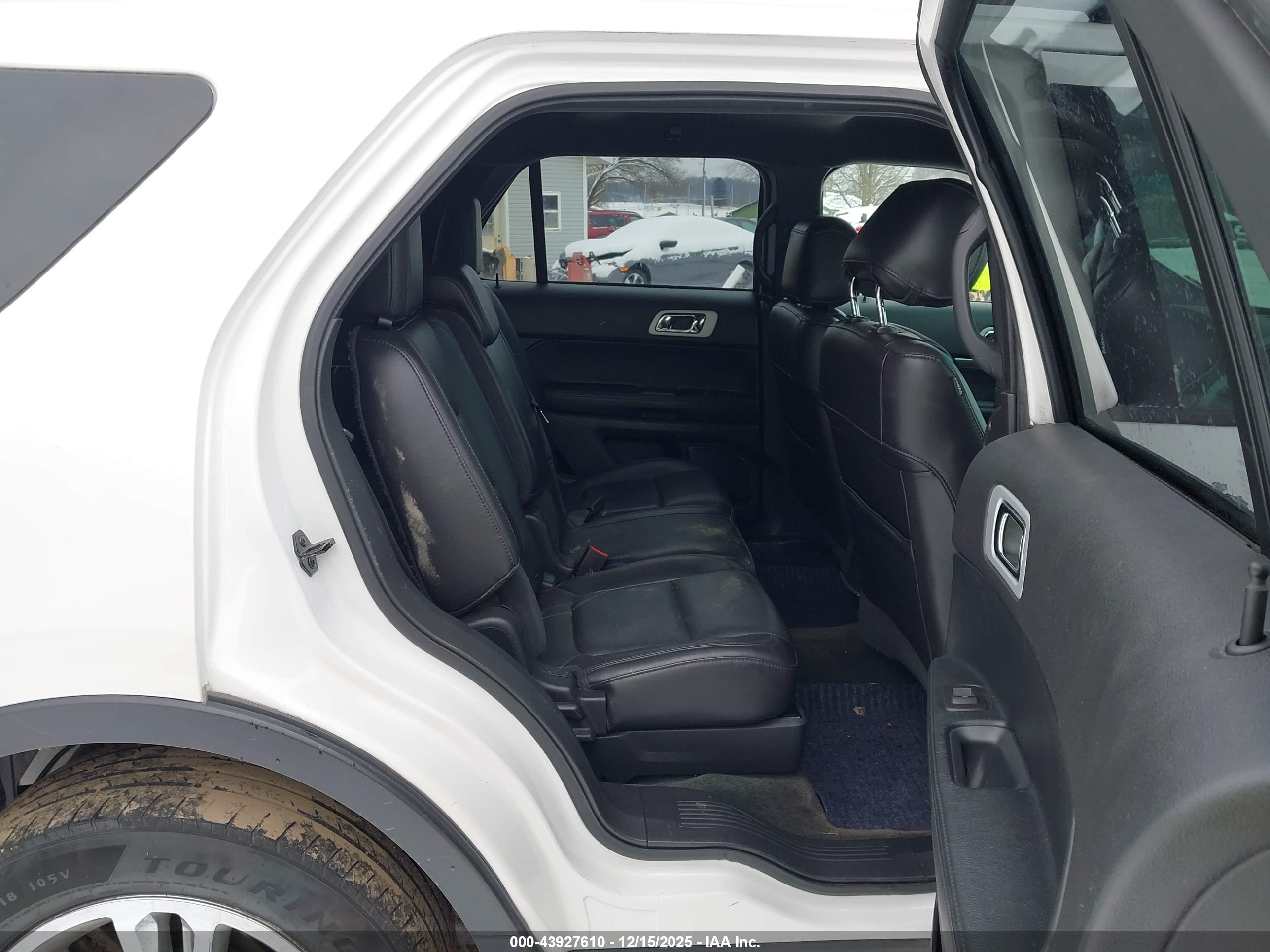 FORD EXPLORER image 8