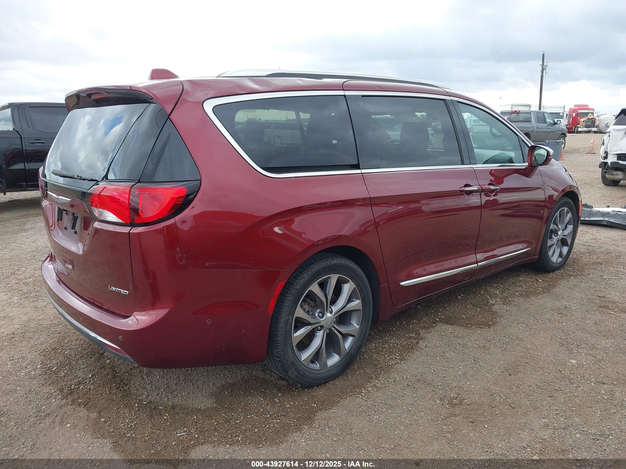 CHRYSLER PACIFICA image 4