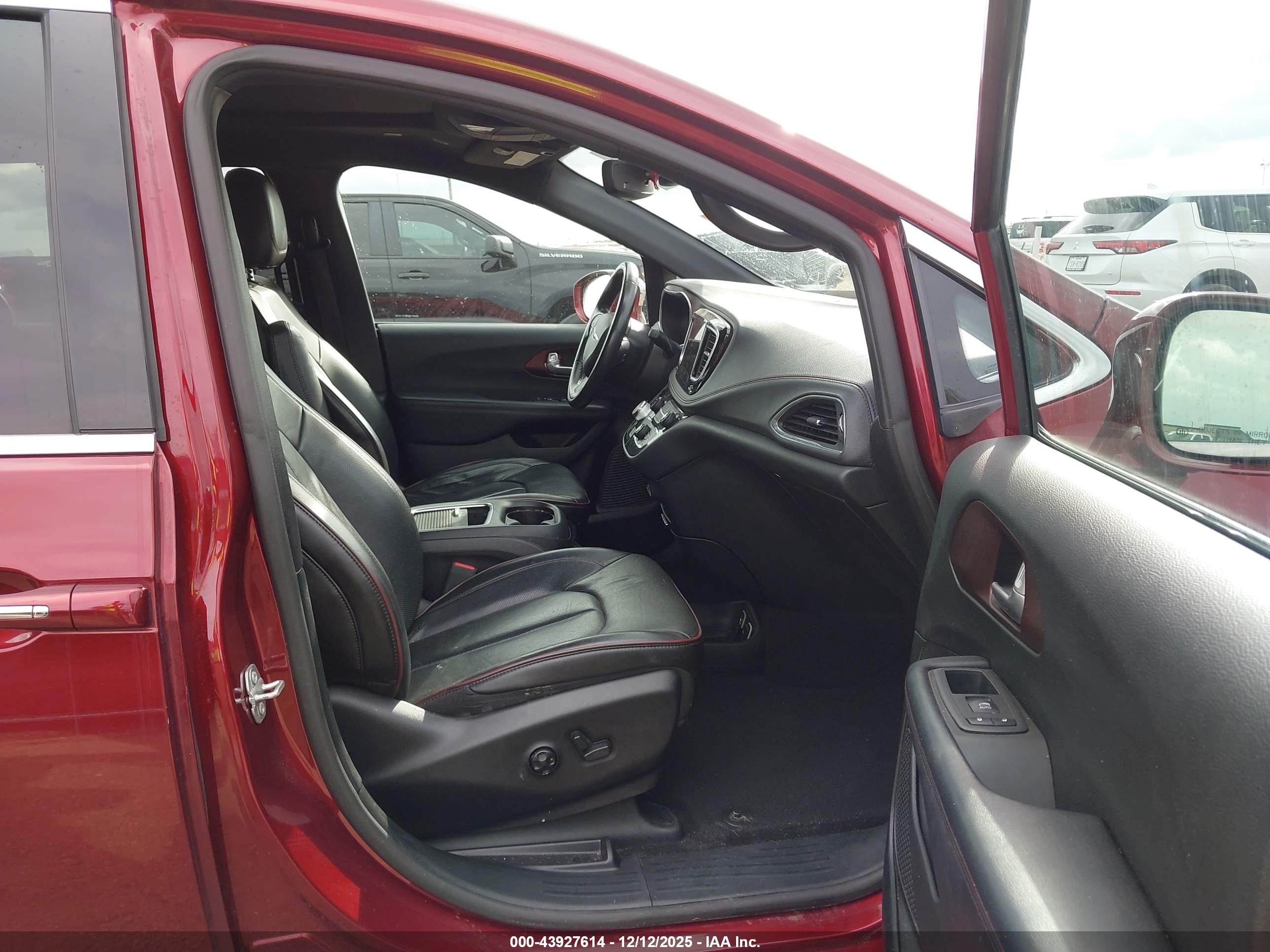 CHRYSLER PACIFICA image 5