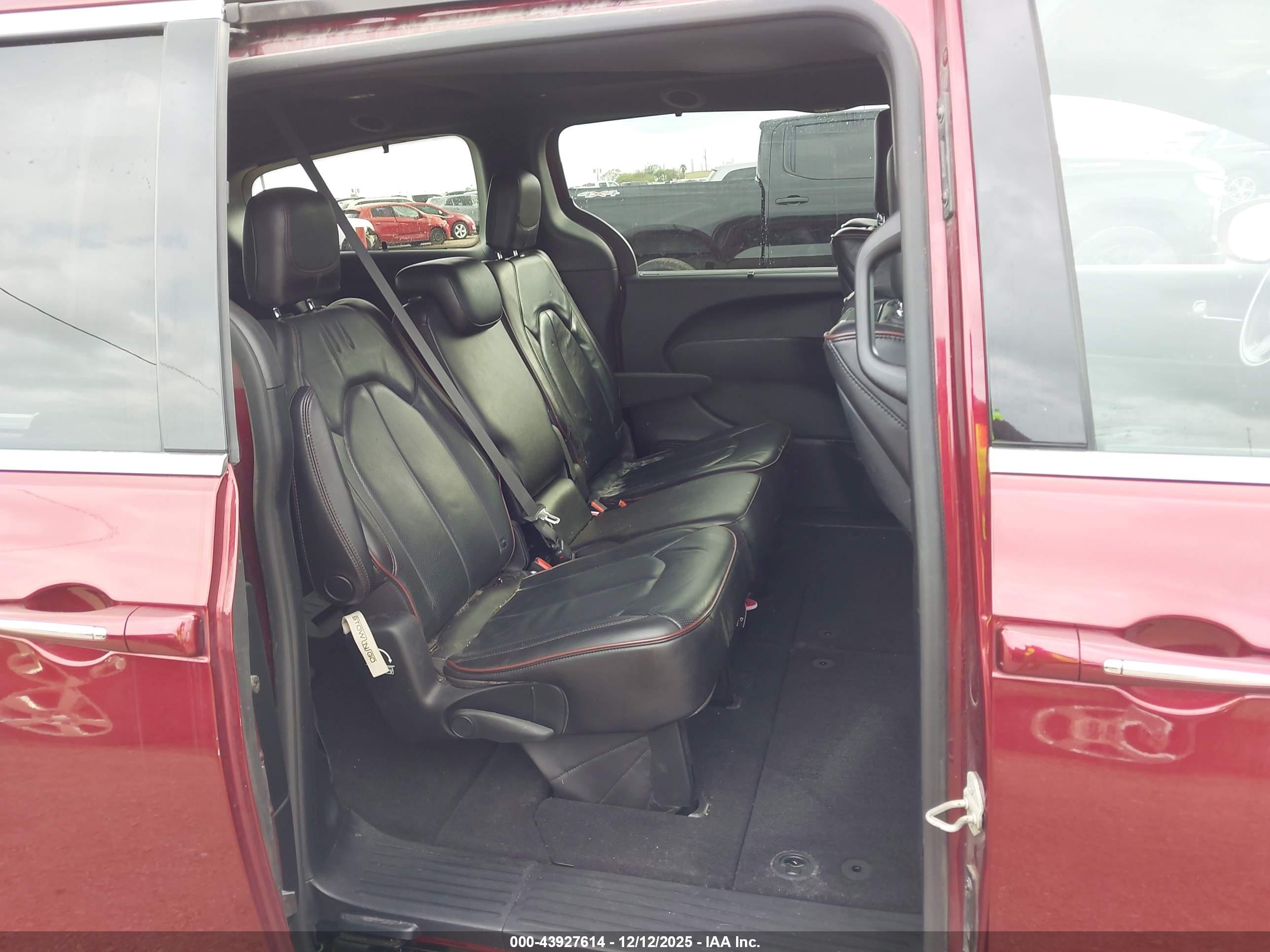 CHRYSLER PACIFICA image 8