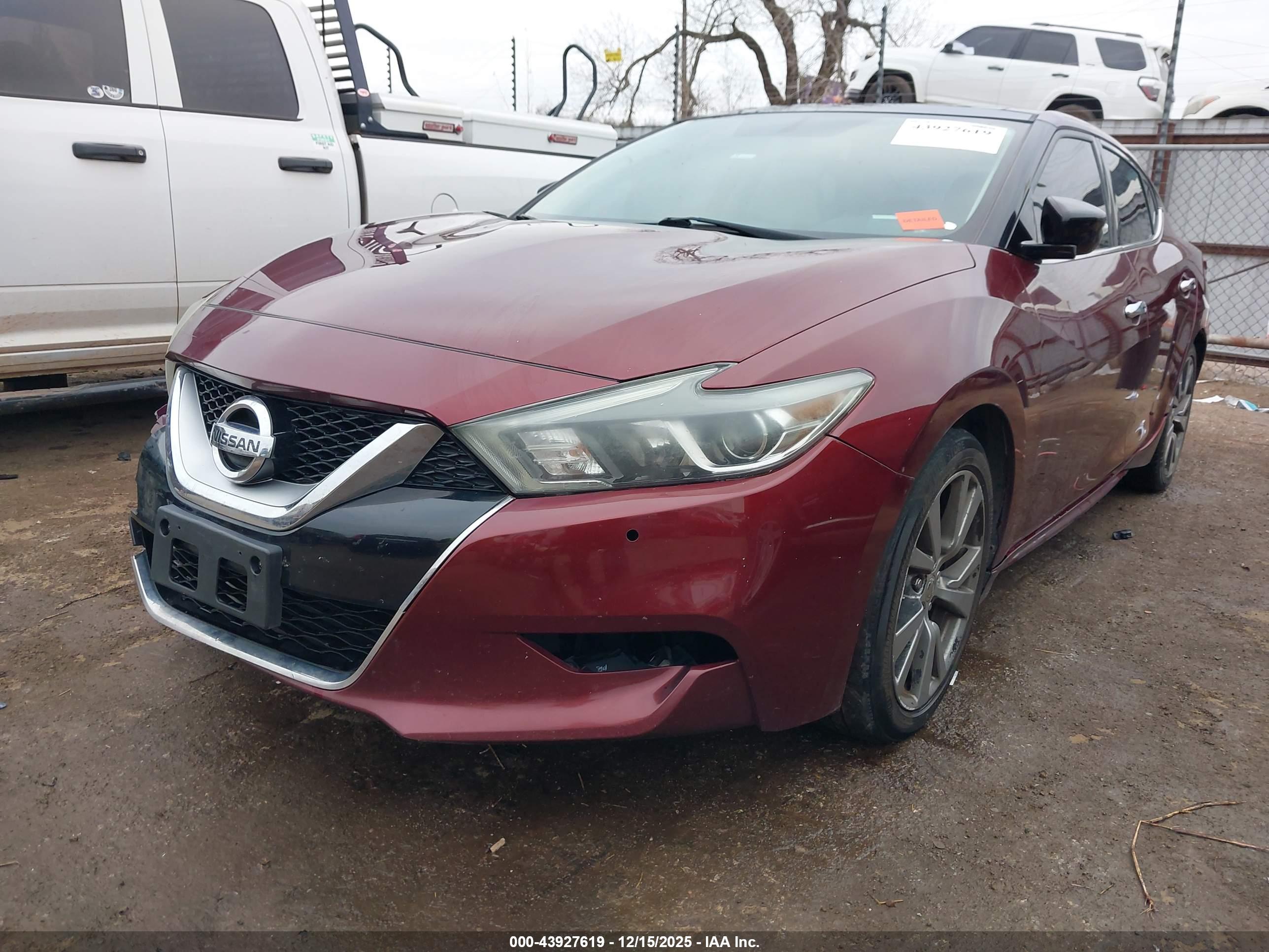 NISSAN MAXIMA image 2