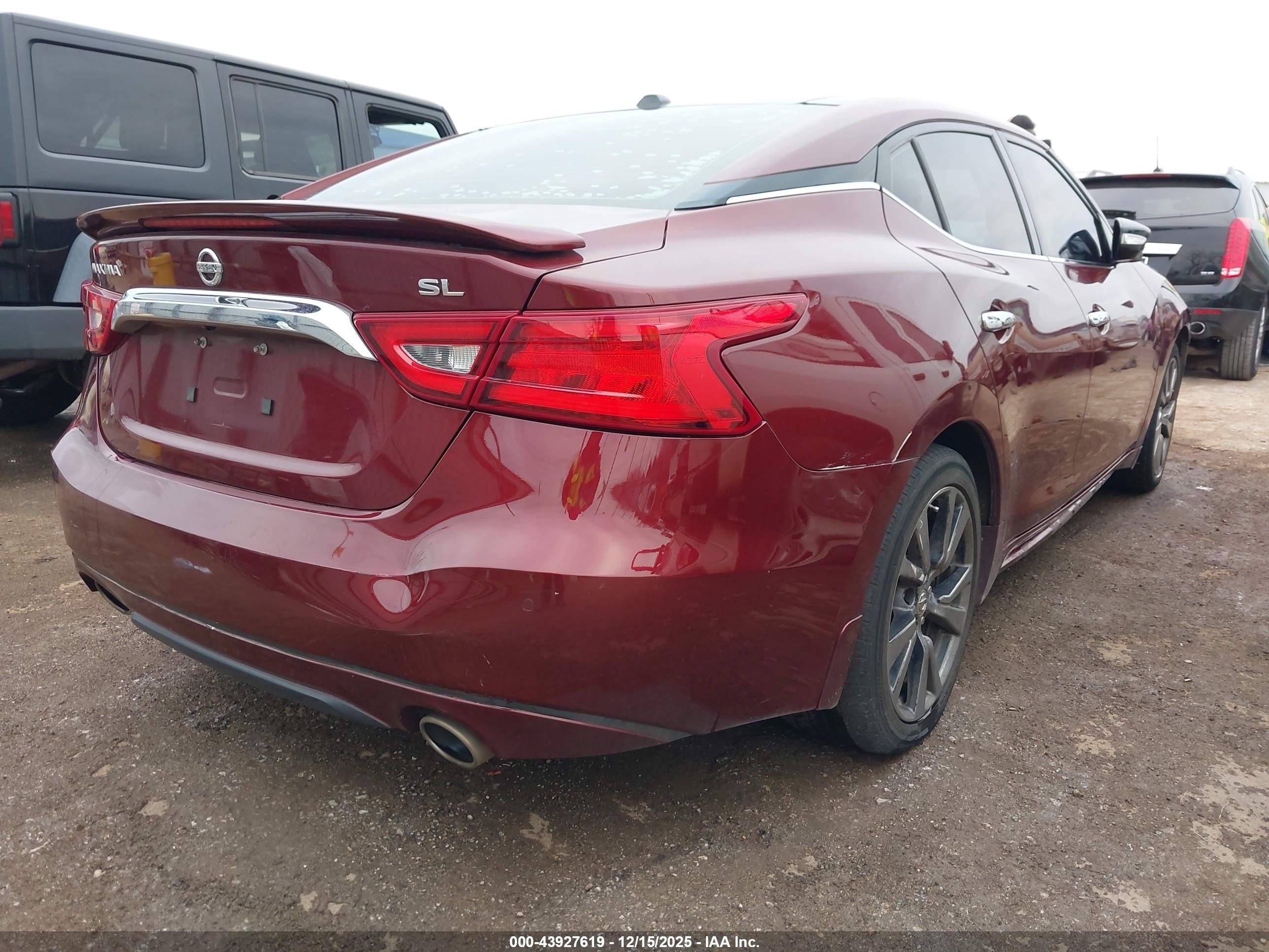 NISSAN MAXIMA image 4