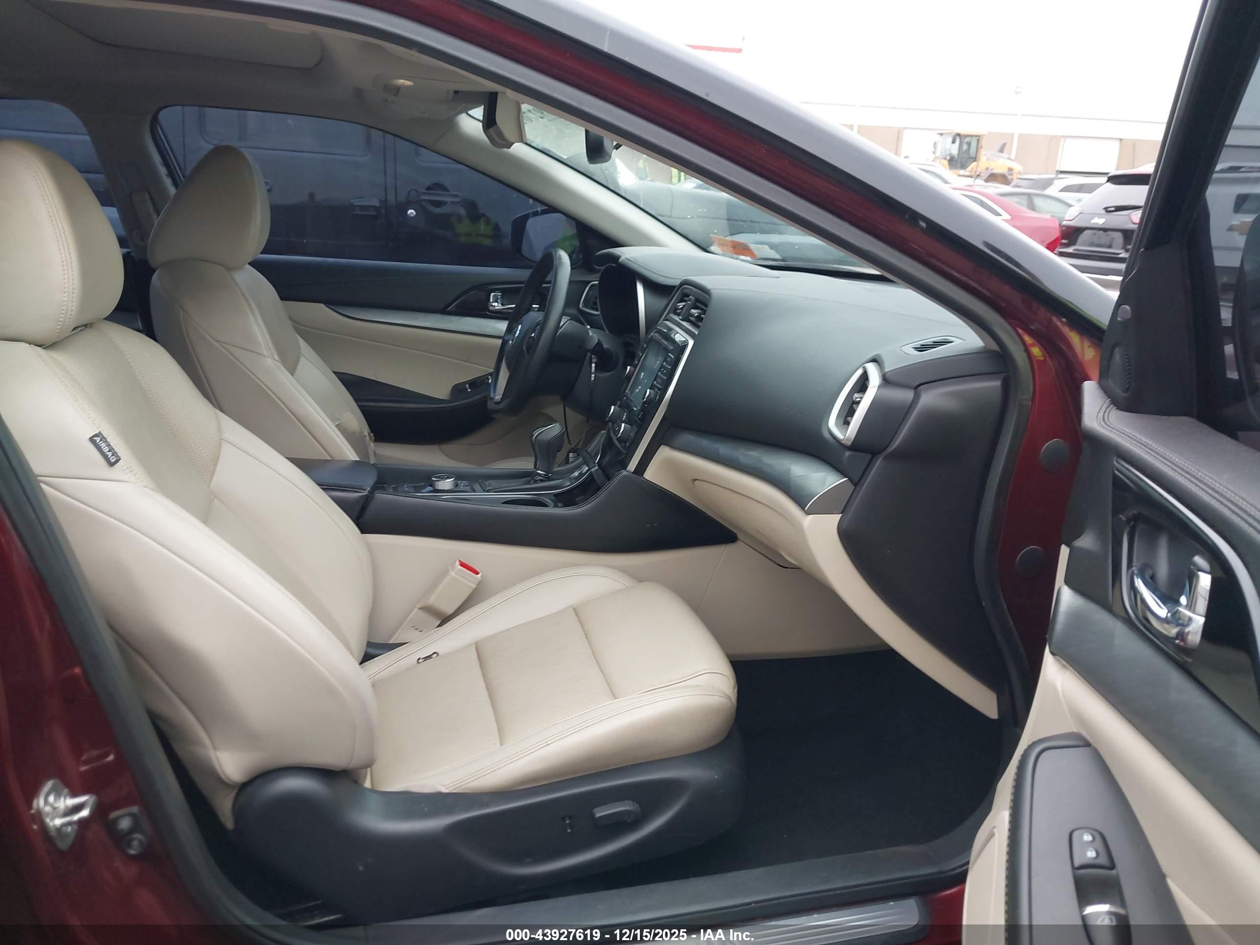 NISSAN MAXIMA image 5