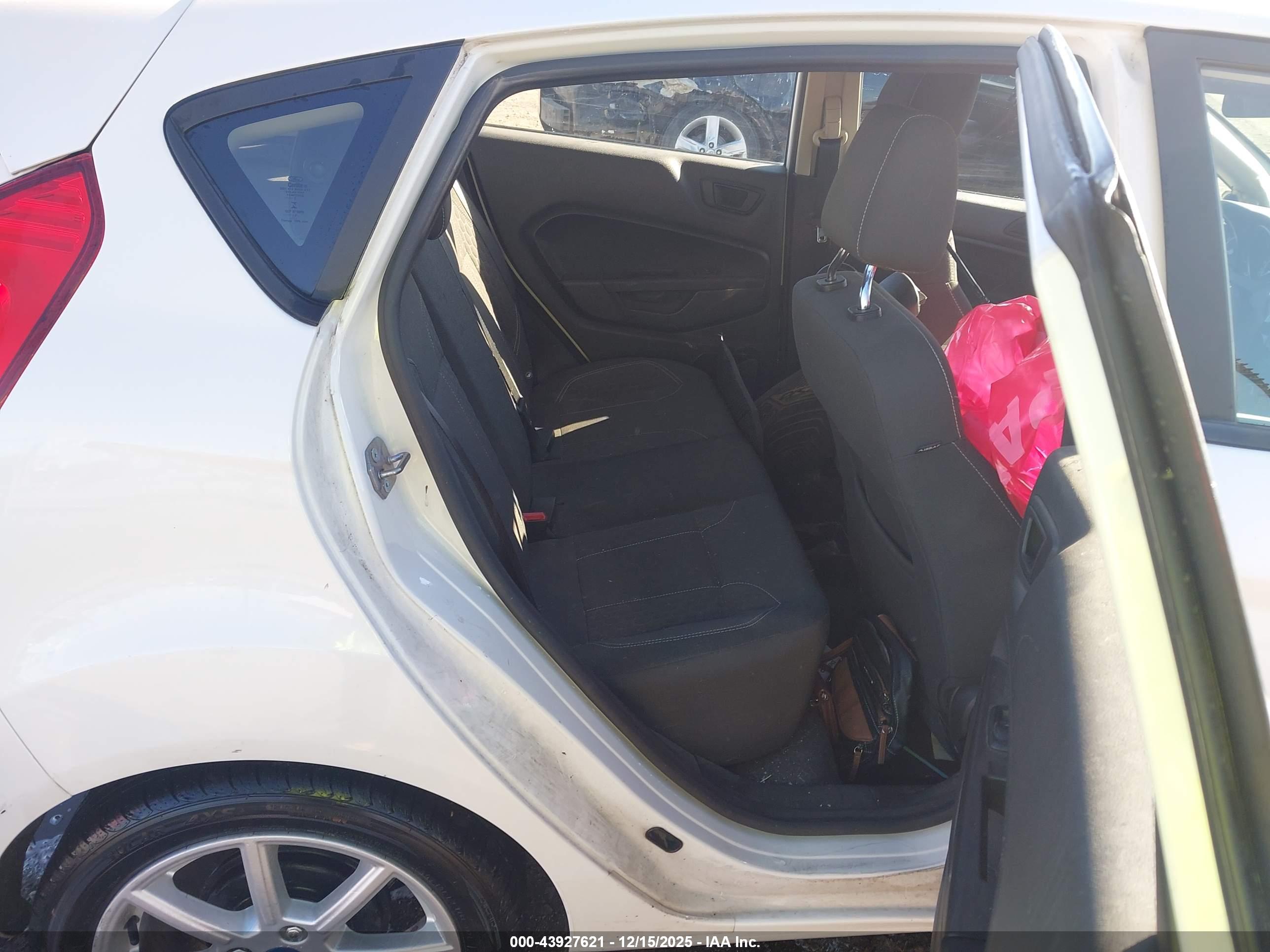 FORD FIESTA image 8