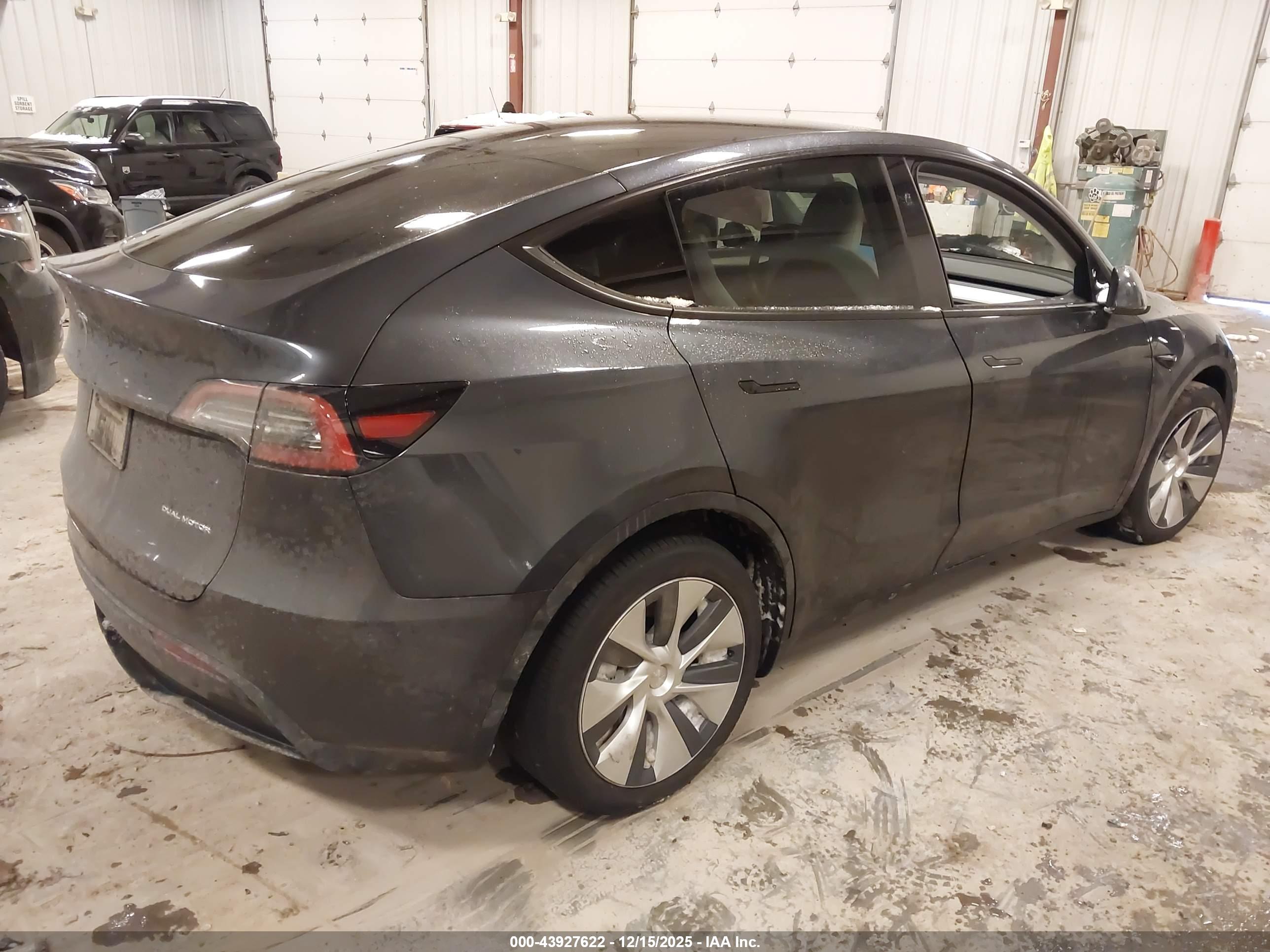 TESLA MODEL image 4