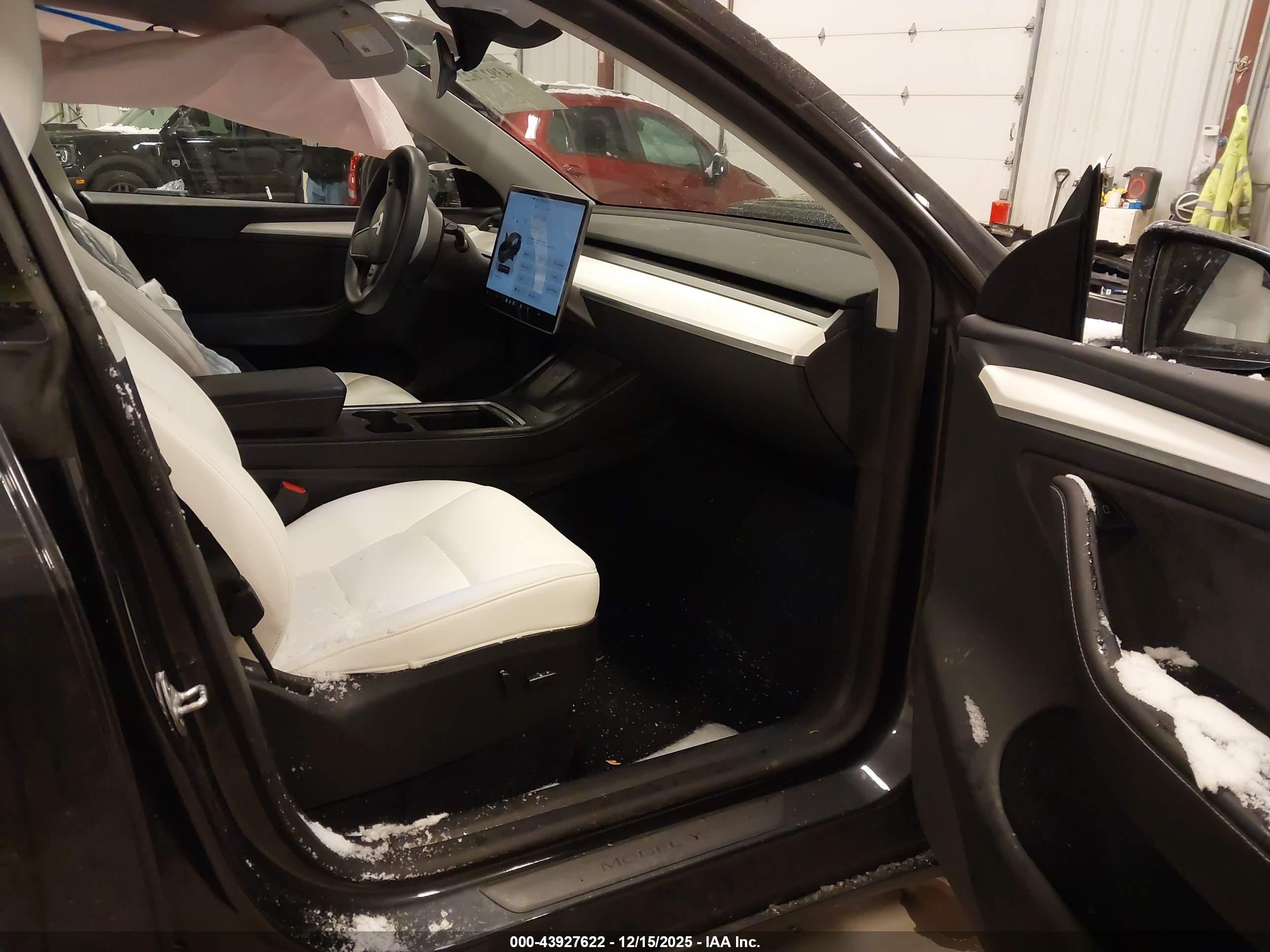 TESLA MODEL image 5