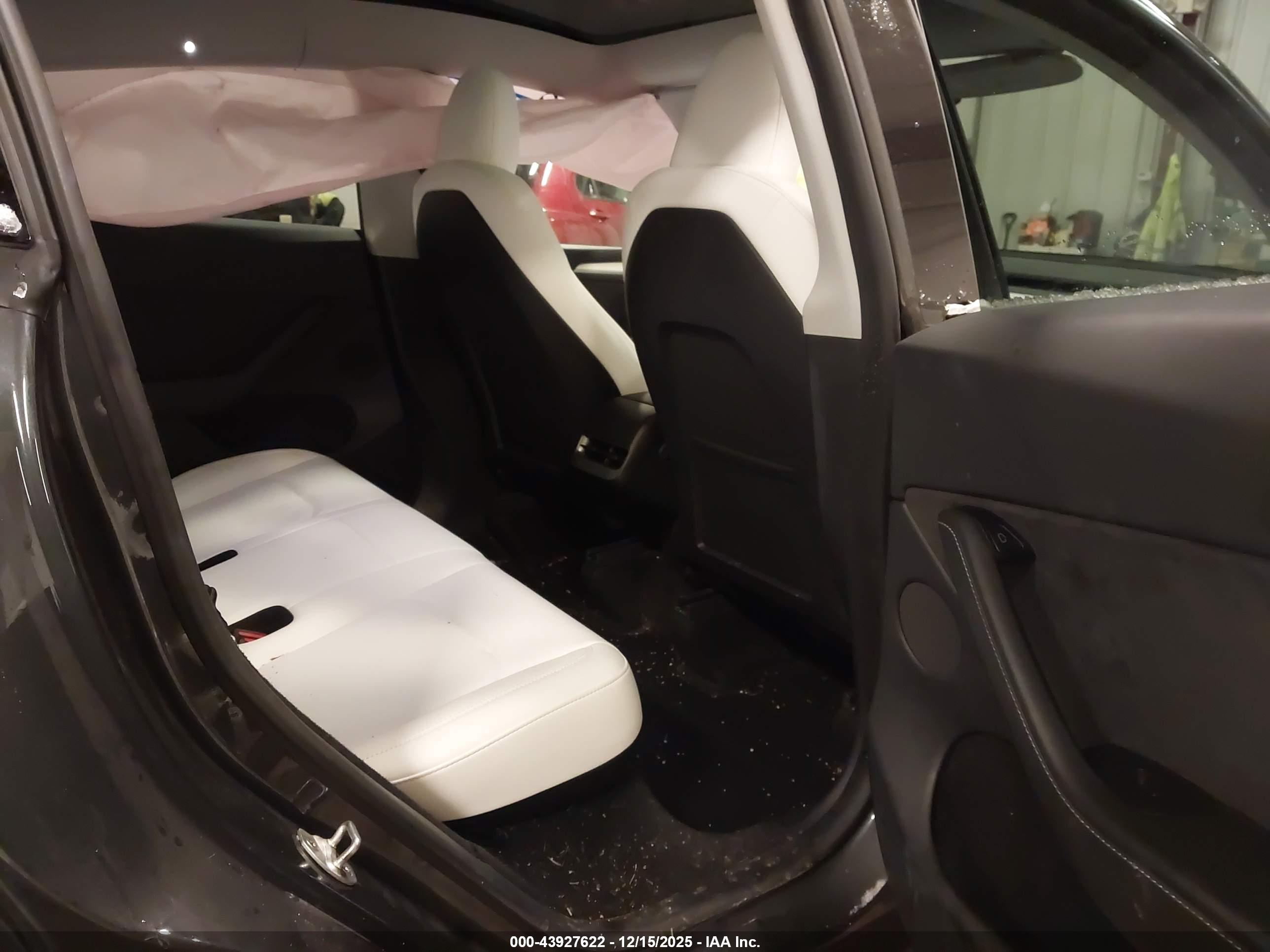 TESLA MODEL image 8