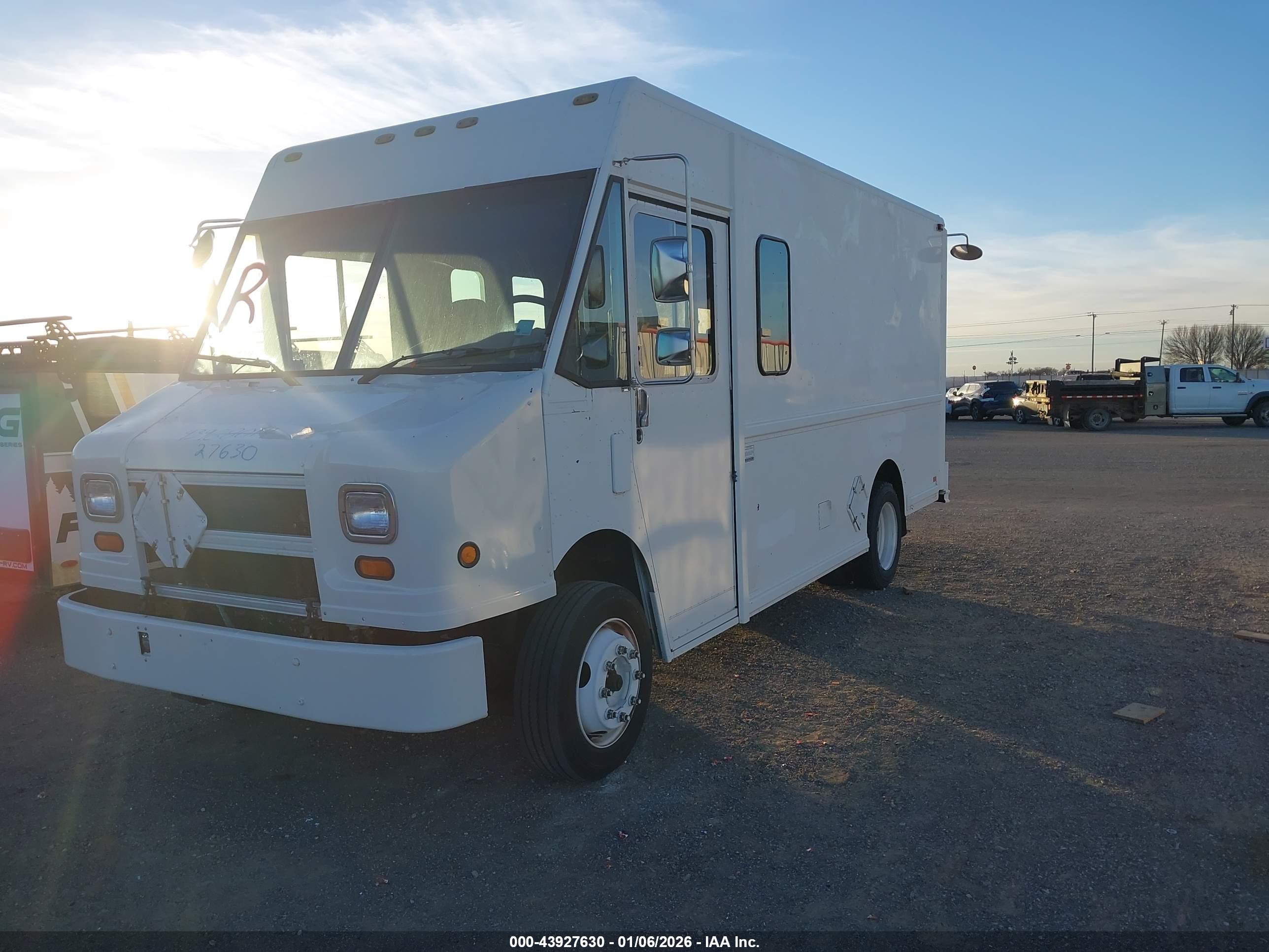 FREIGHTLINER CHASSIS image 2