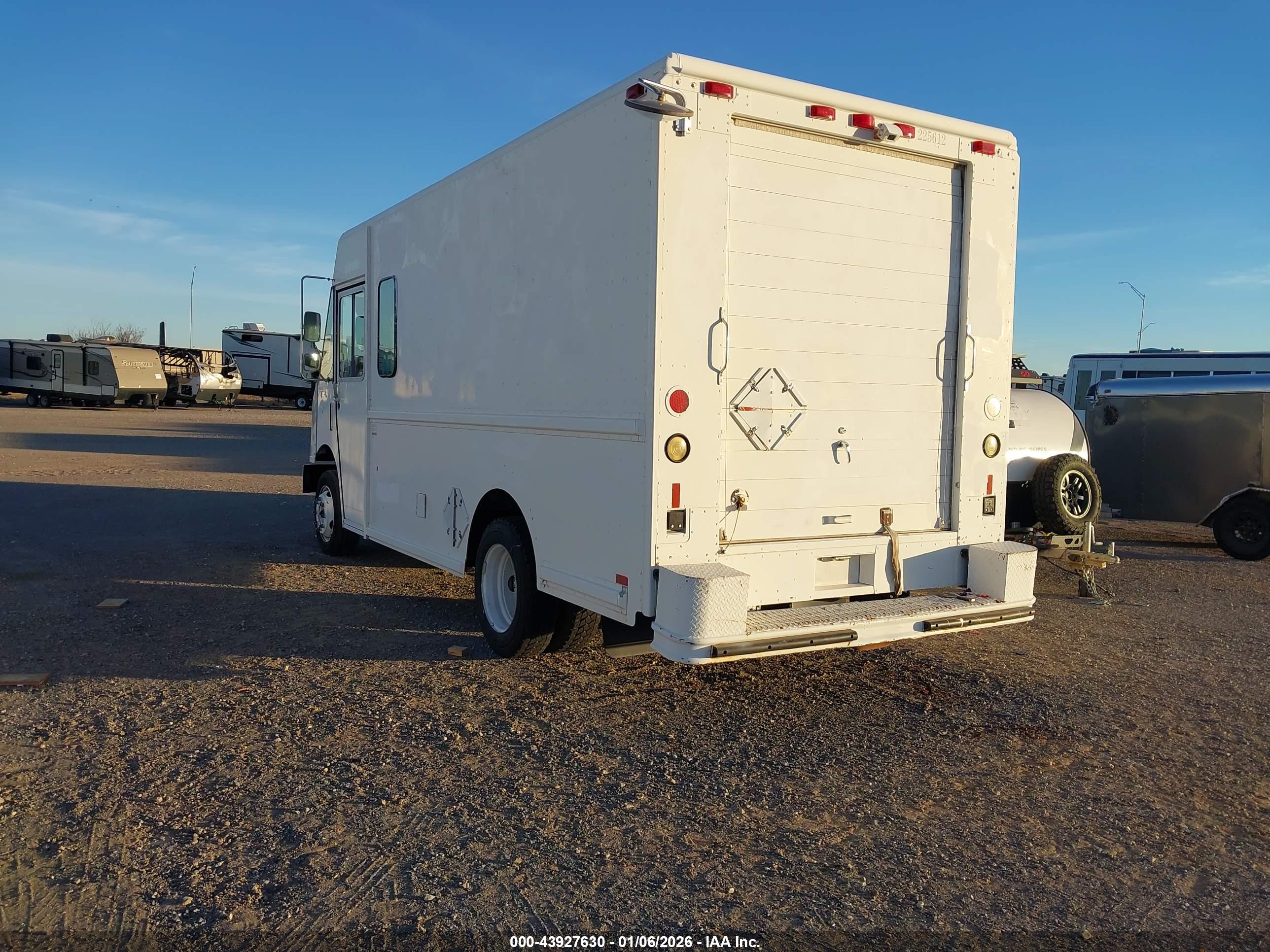 FREIGHTLINER CHASSIS image 3