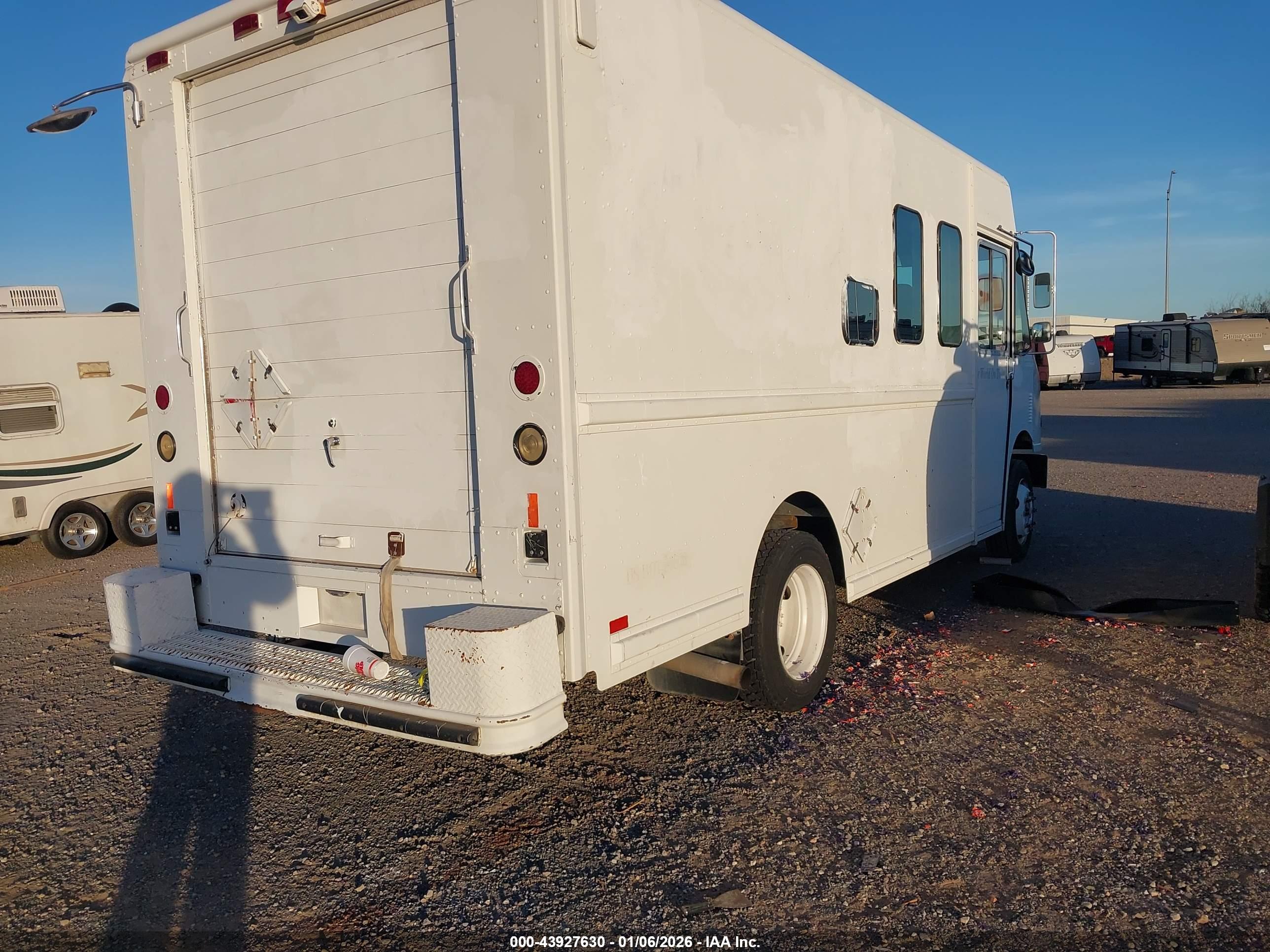 FREIGHTLINER CHASSIS image 4