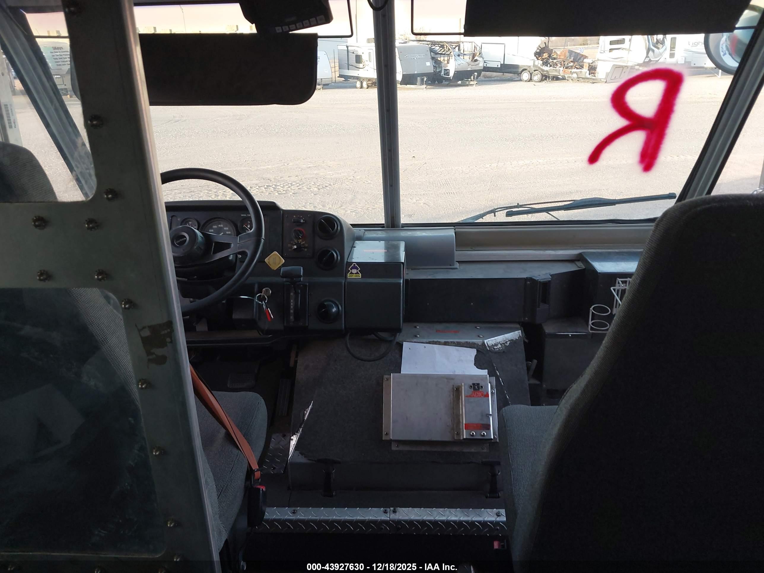 FREIGHTLINER CHASSIS image 7