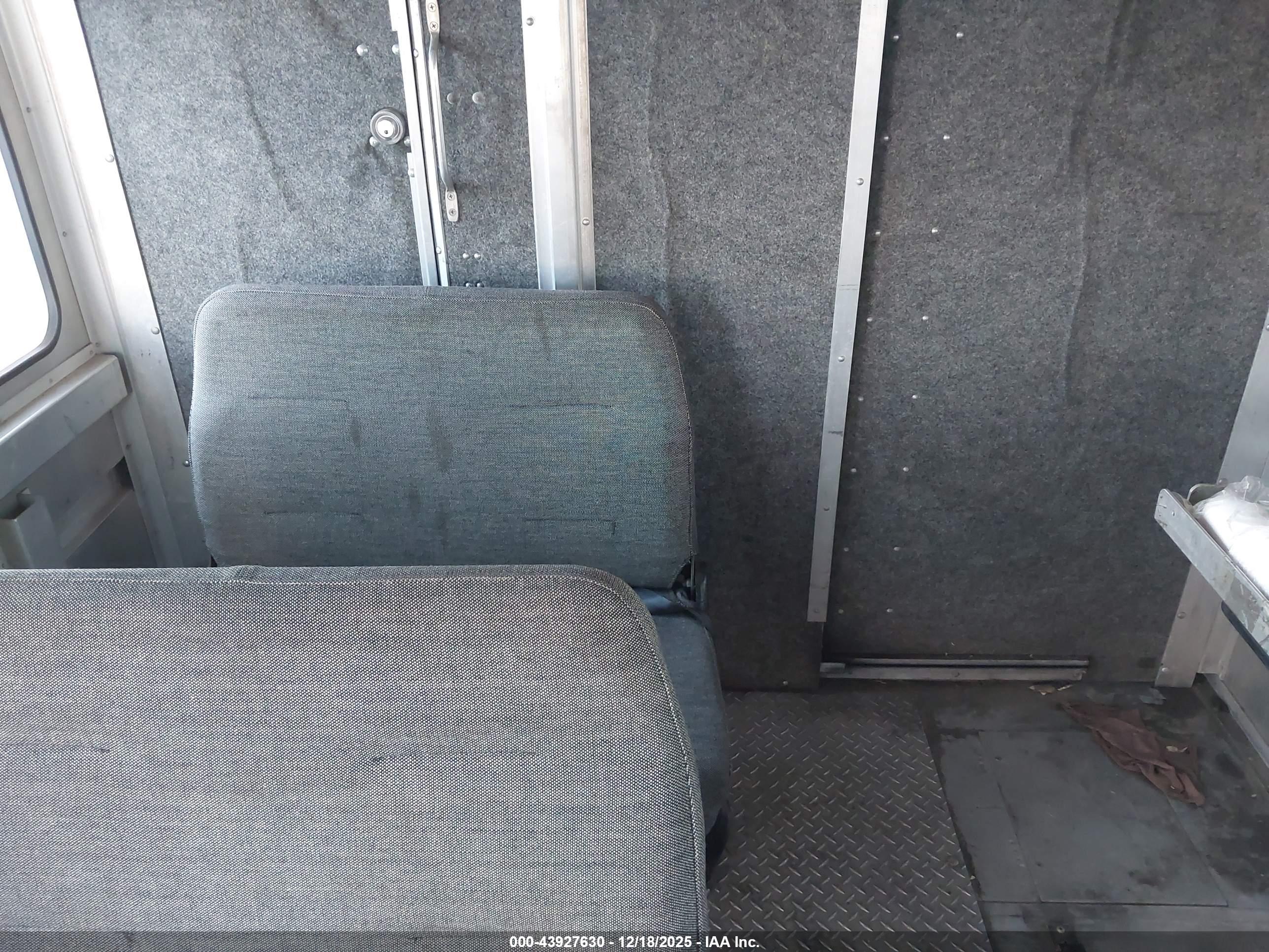 FREIGHTLINER CHASSIS image 8