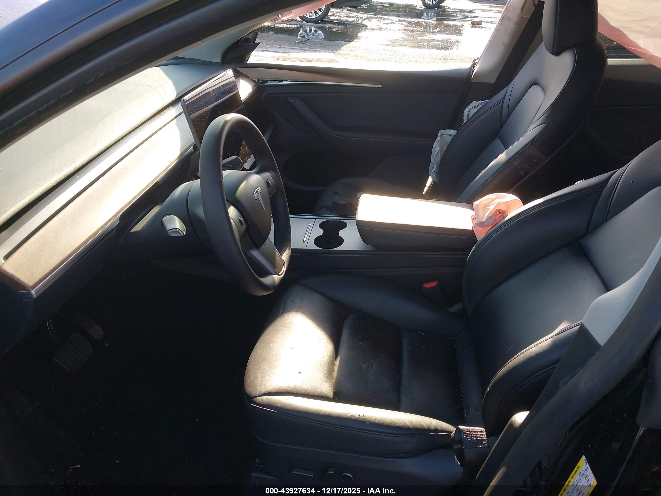 TESLA MODEL image 5