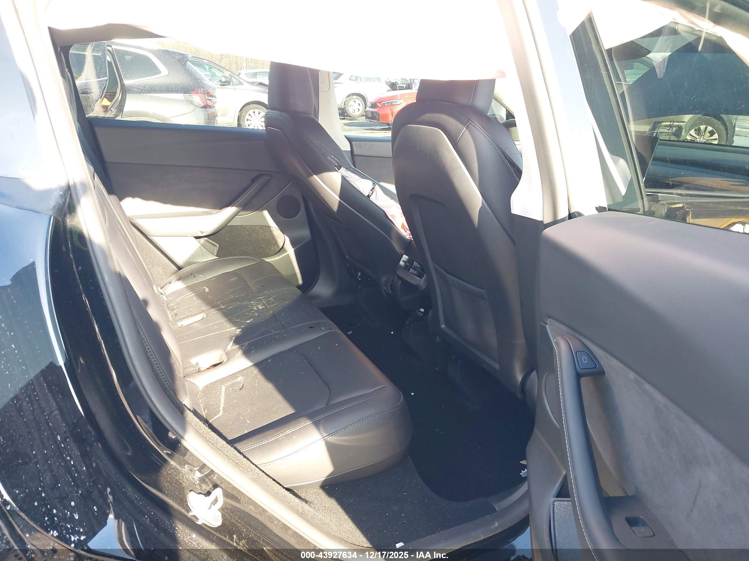 TESLA MODEL image 8