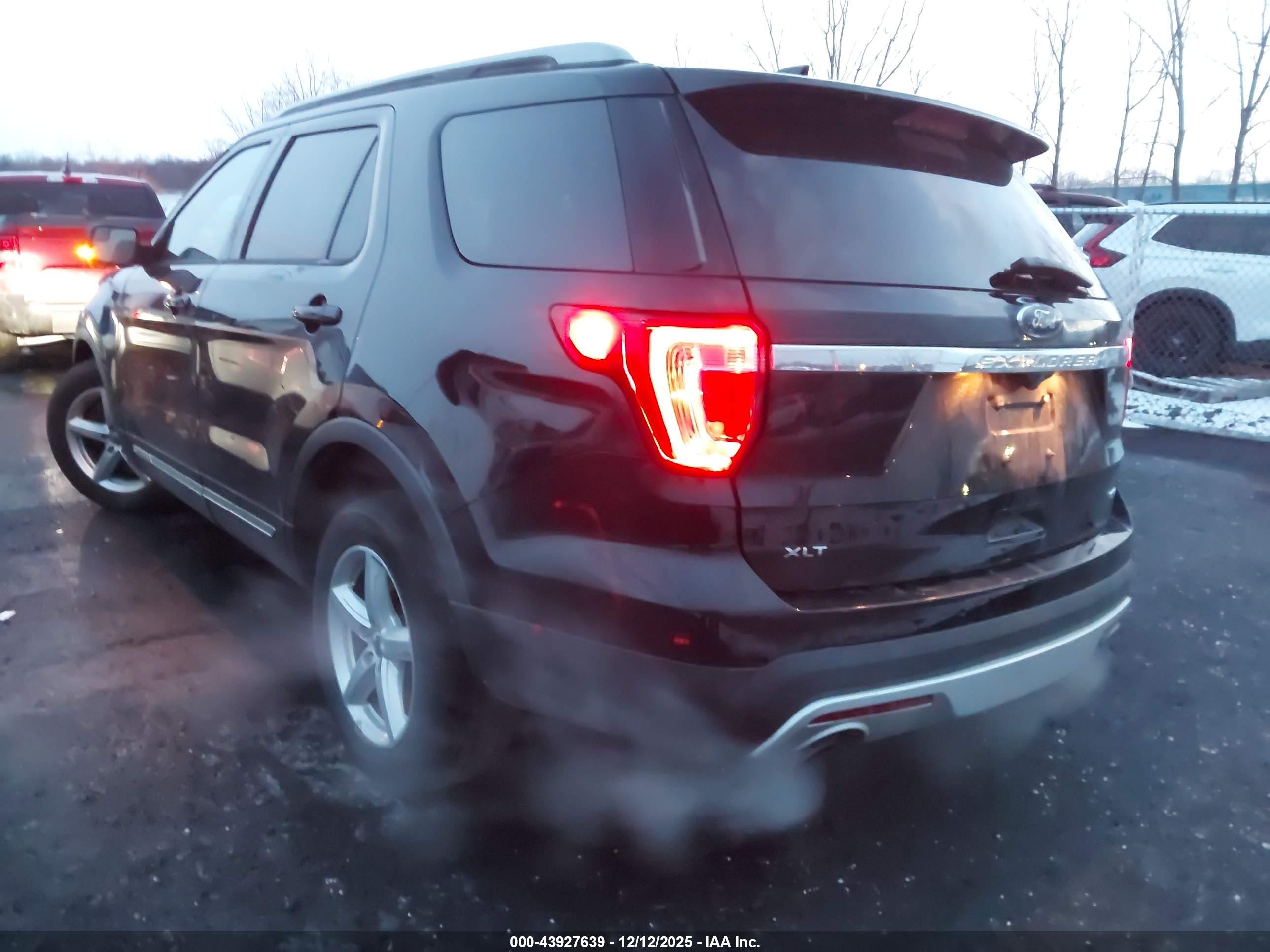 FORD EXPLORER image 3
