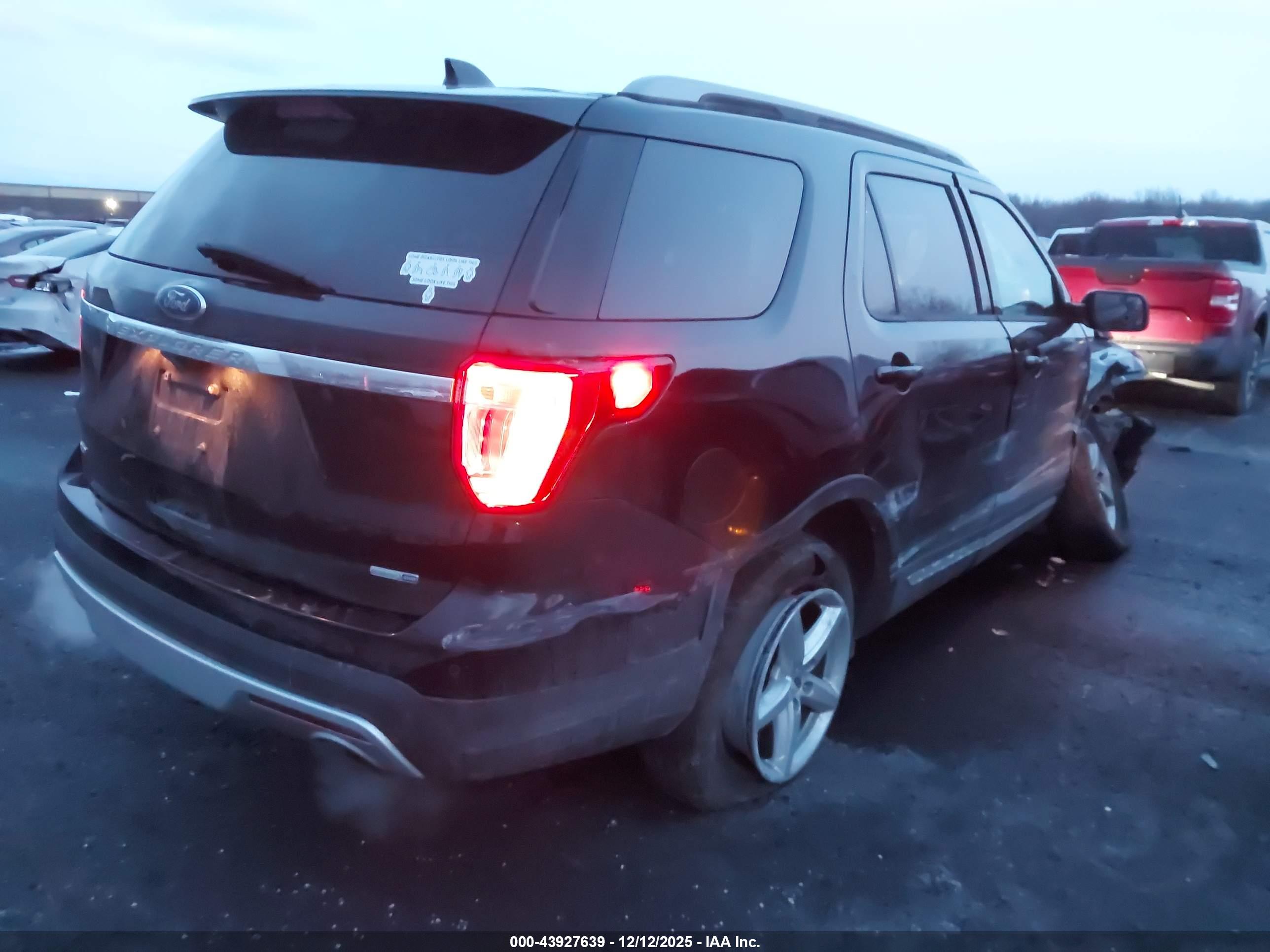 FORD EXPLORER image 4