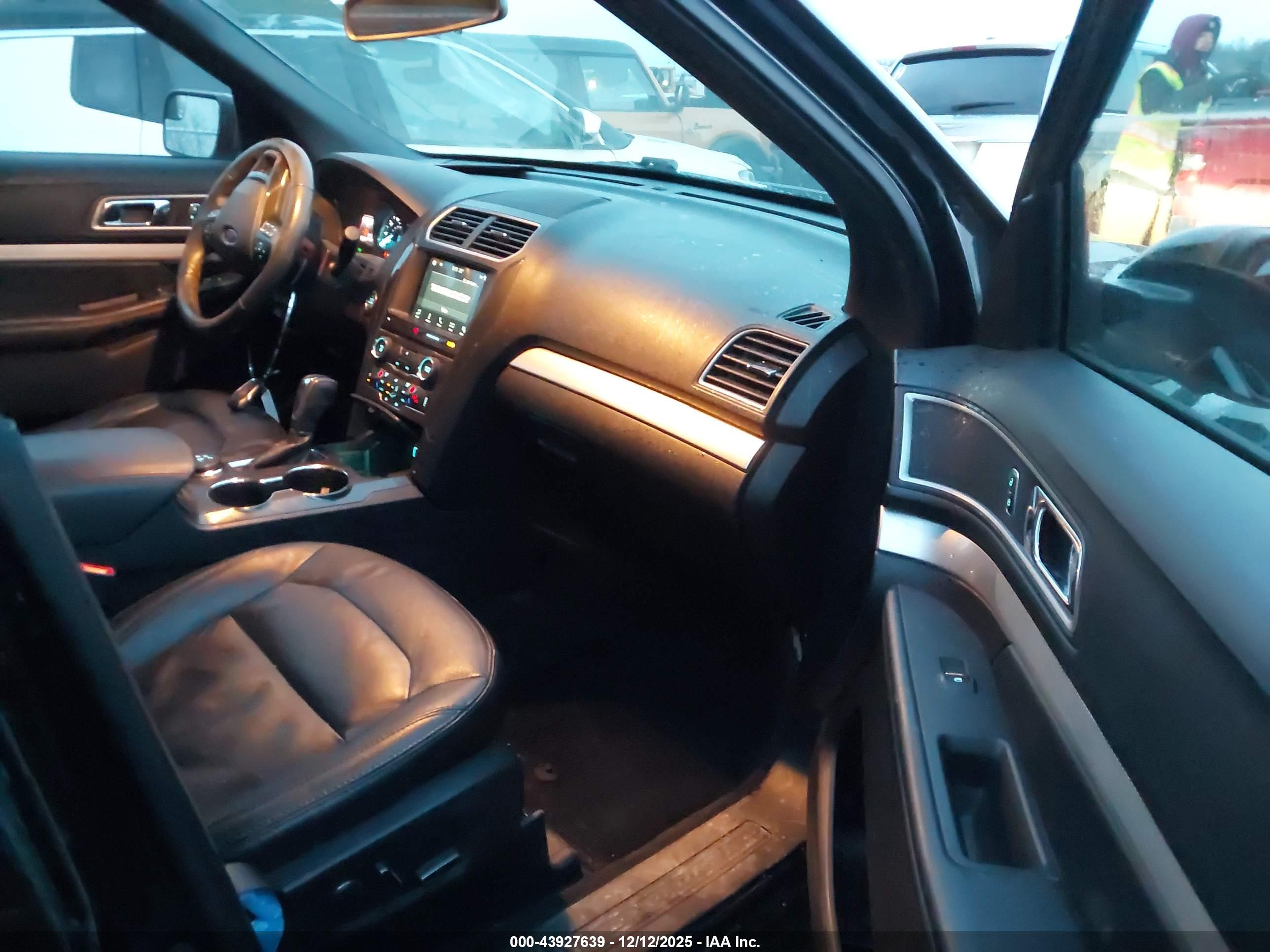 FORD EXPLORER image 5