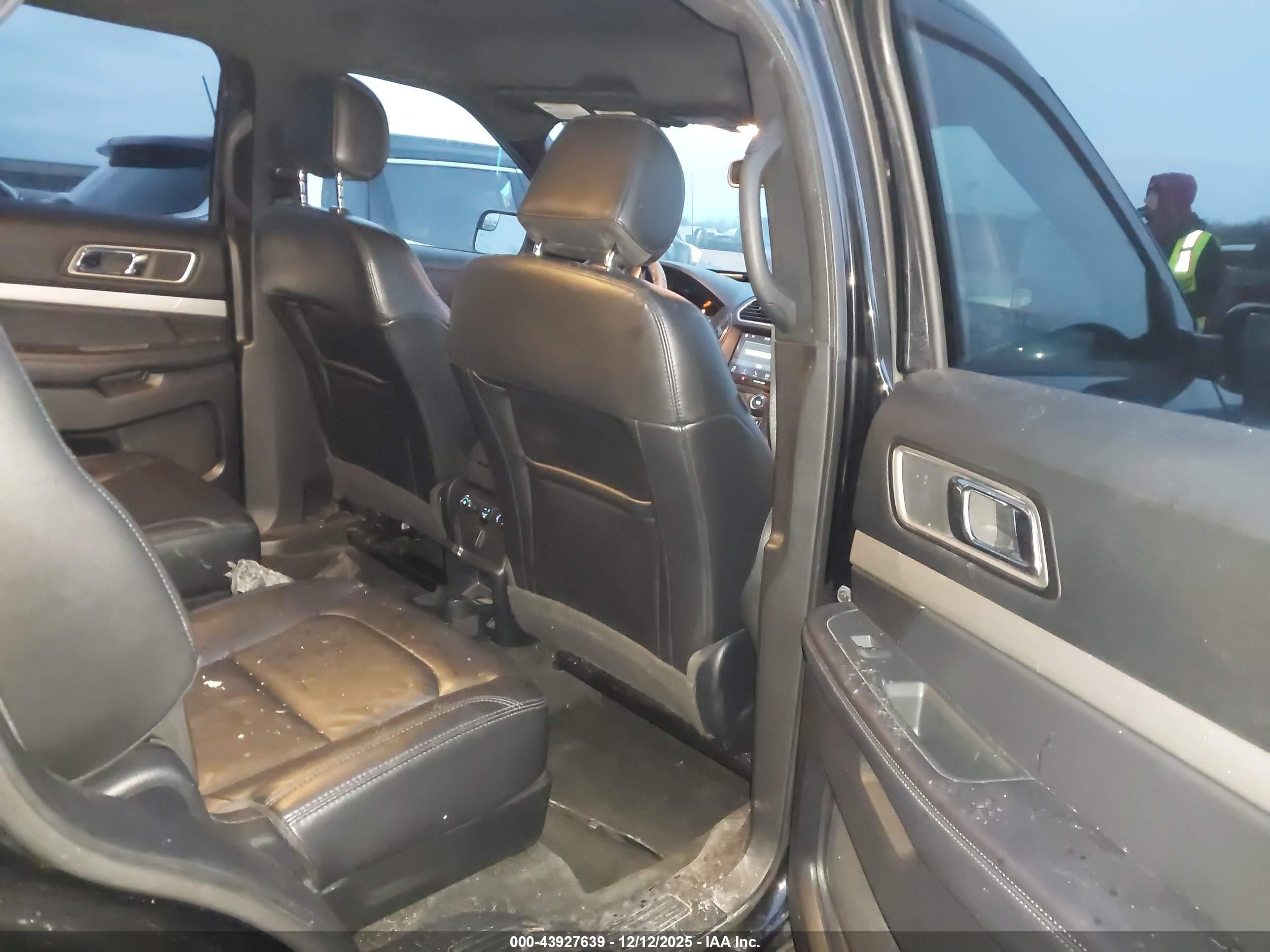 FORD EXPLORER image 8
