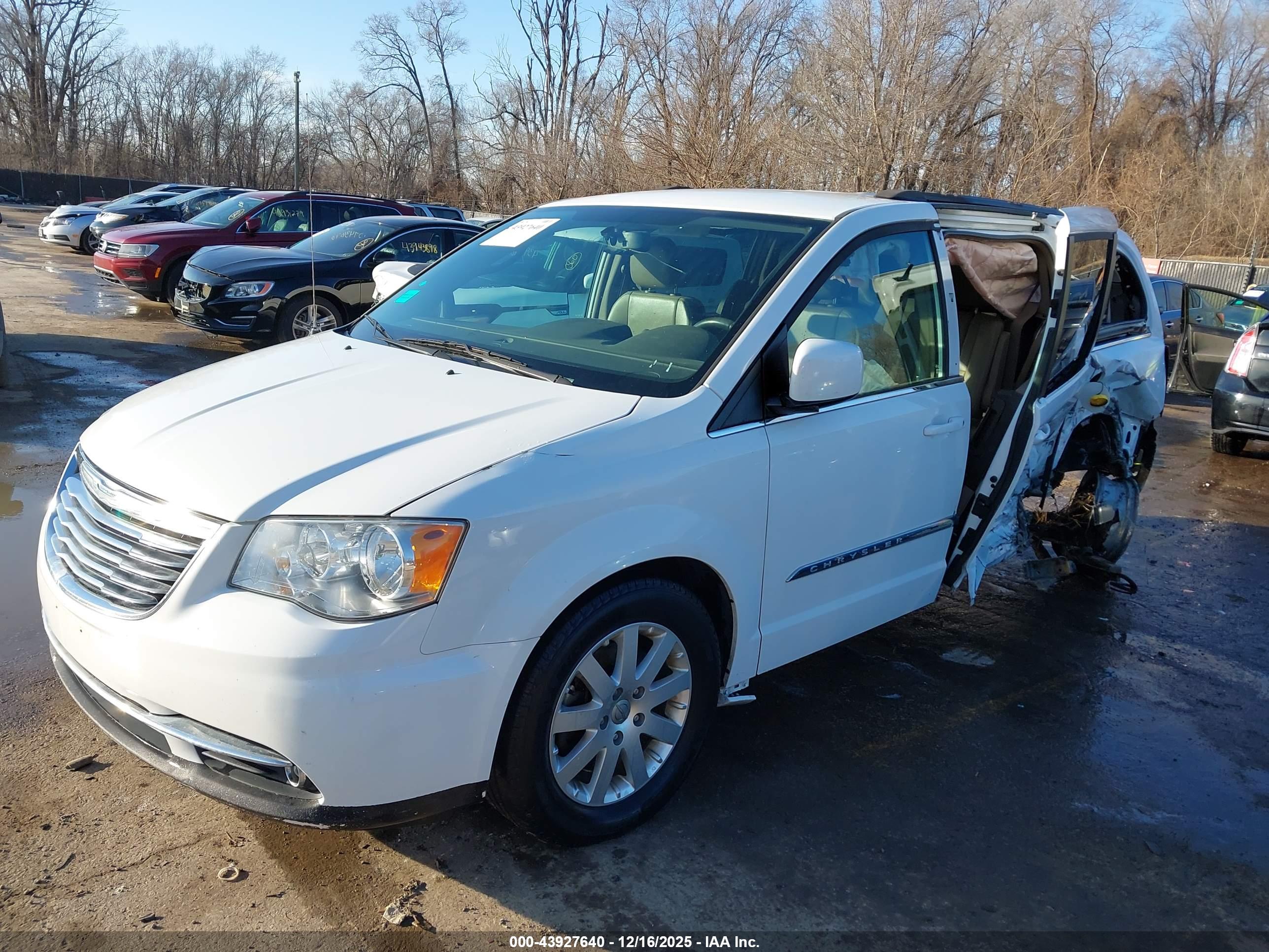 CHRYSLER TOWN image 2