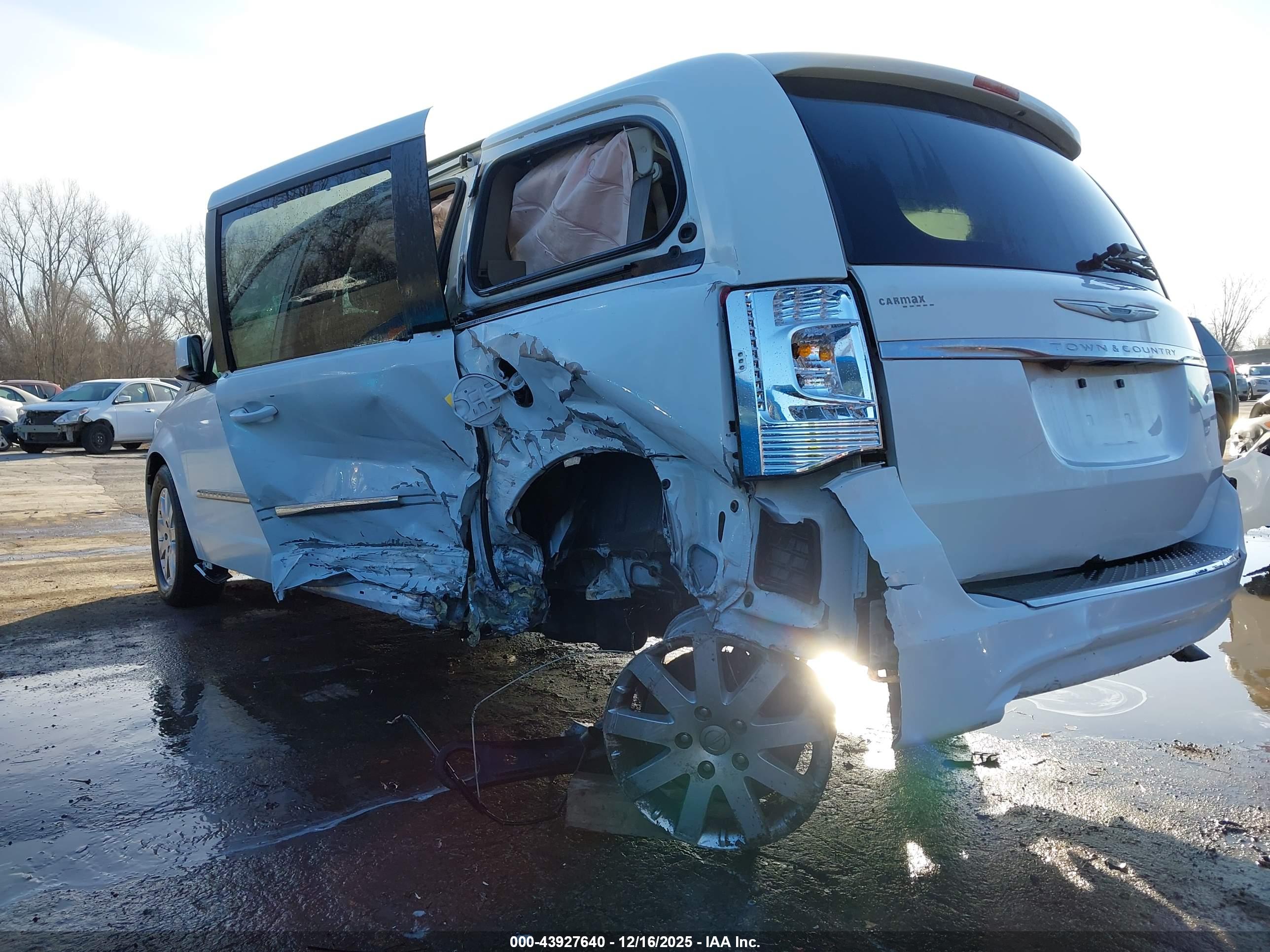 CHRYSLER TOWN image 3