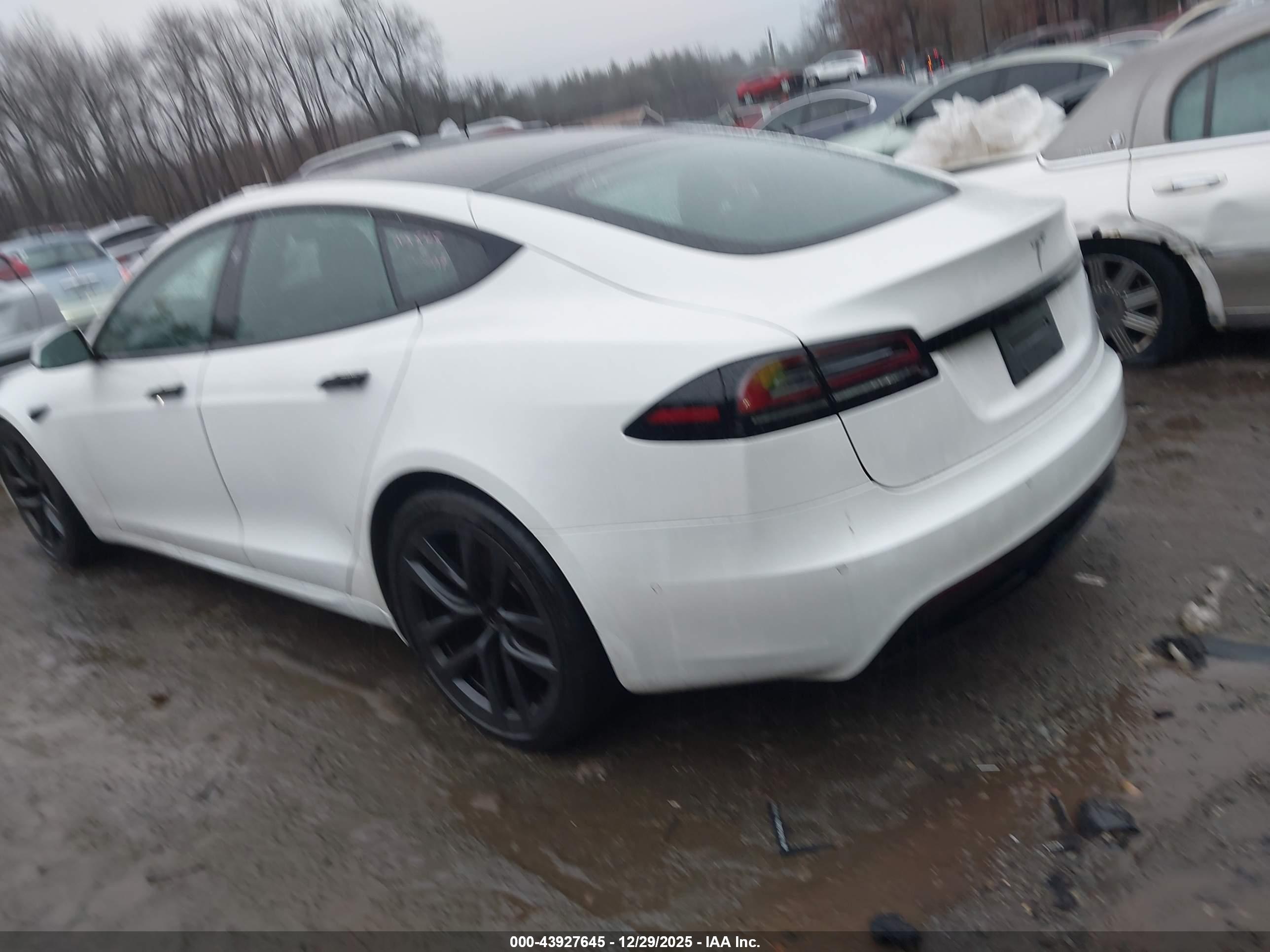 TESLA MODEL image 3
