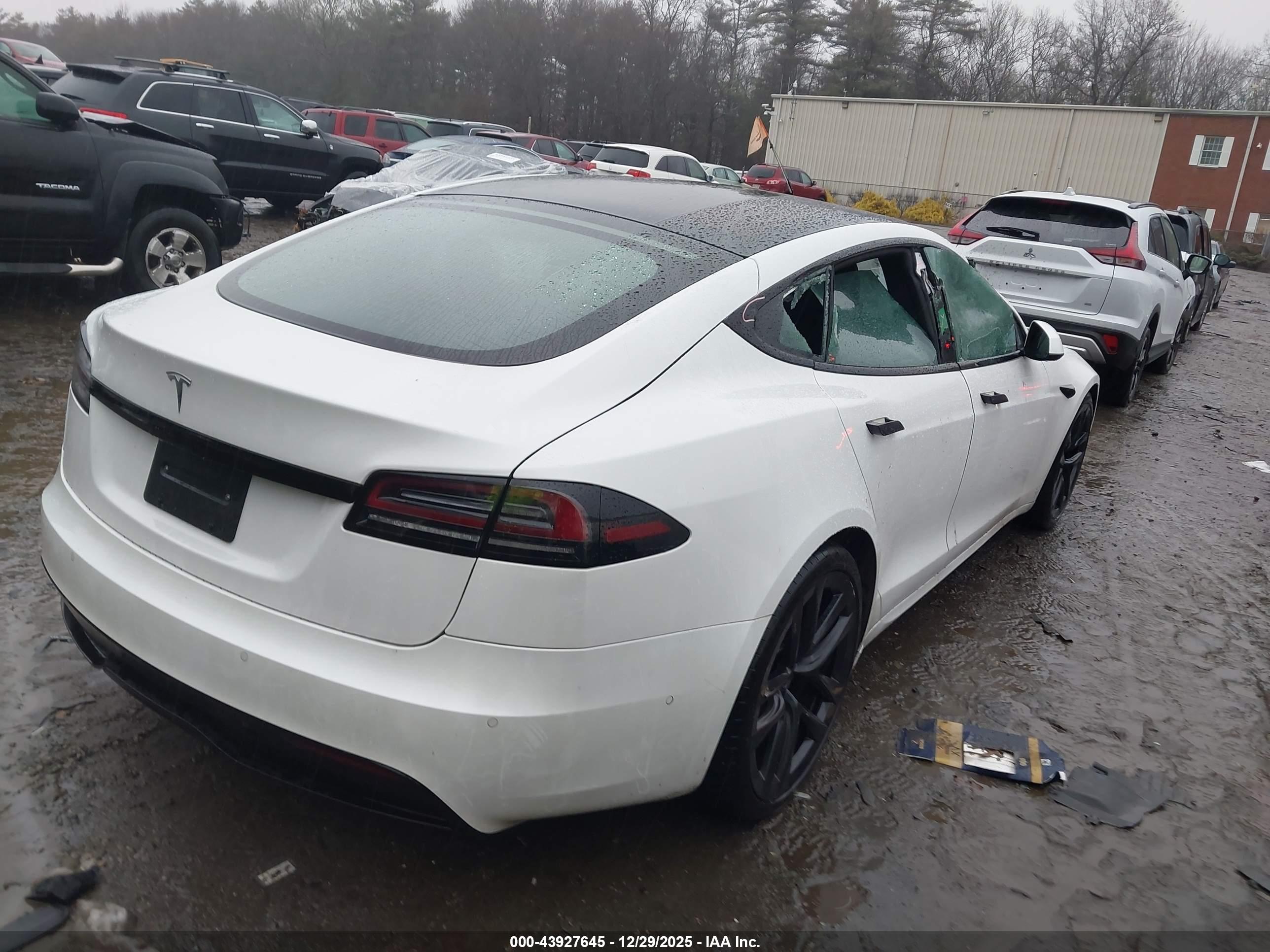 TESLA MODEL image 4