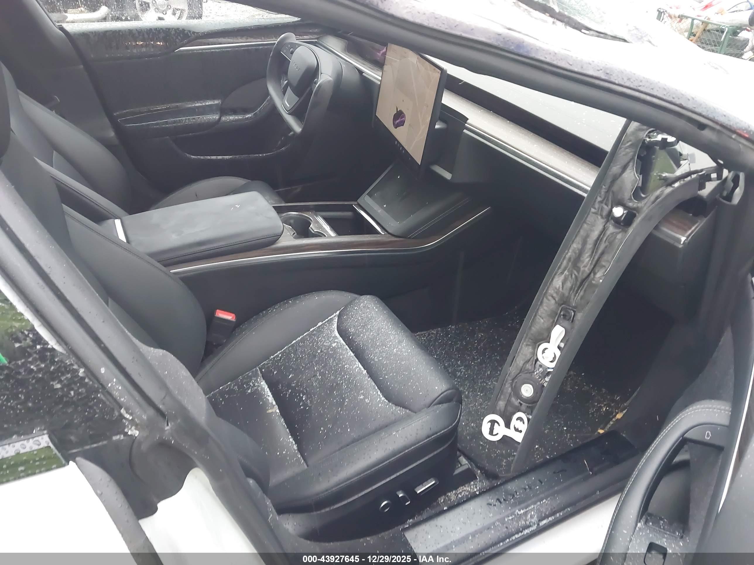 TESLA MODEL image 5