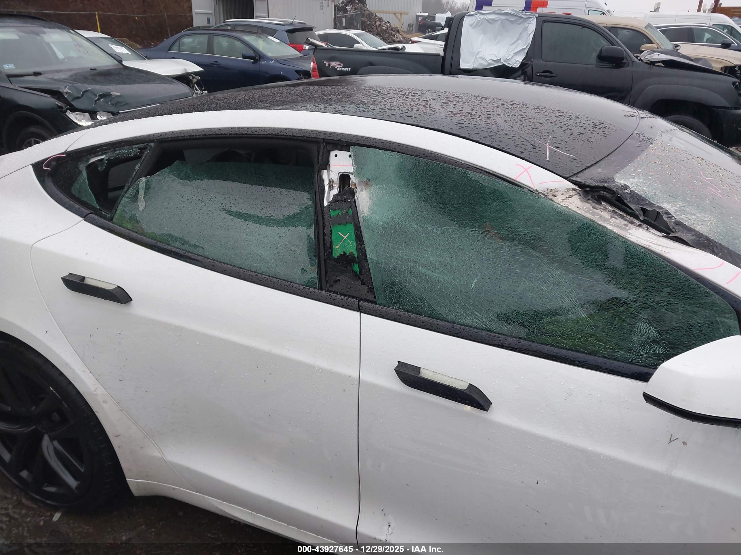 TESLA MODEL image 6