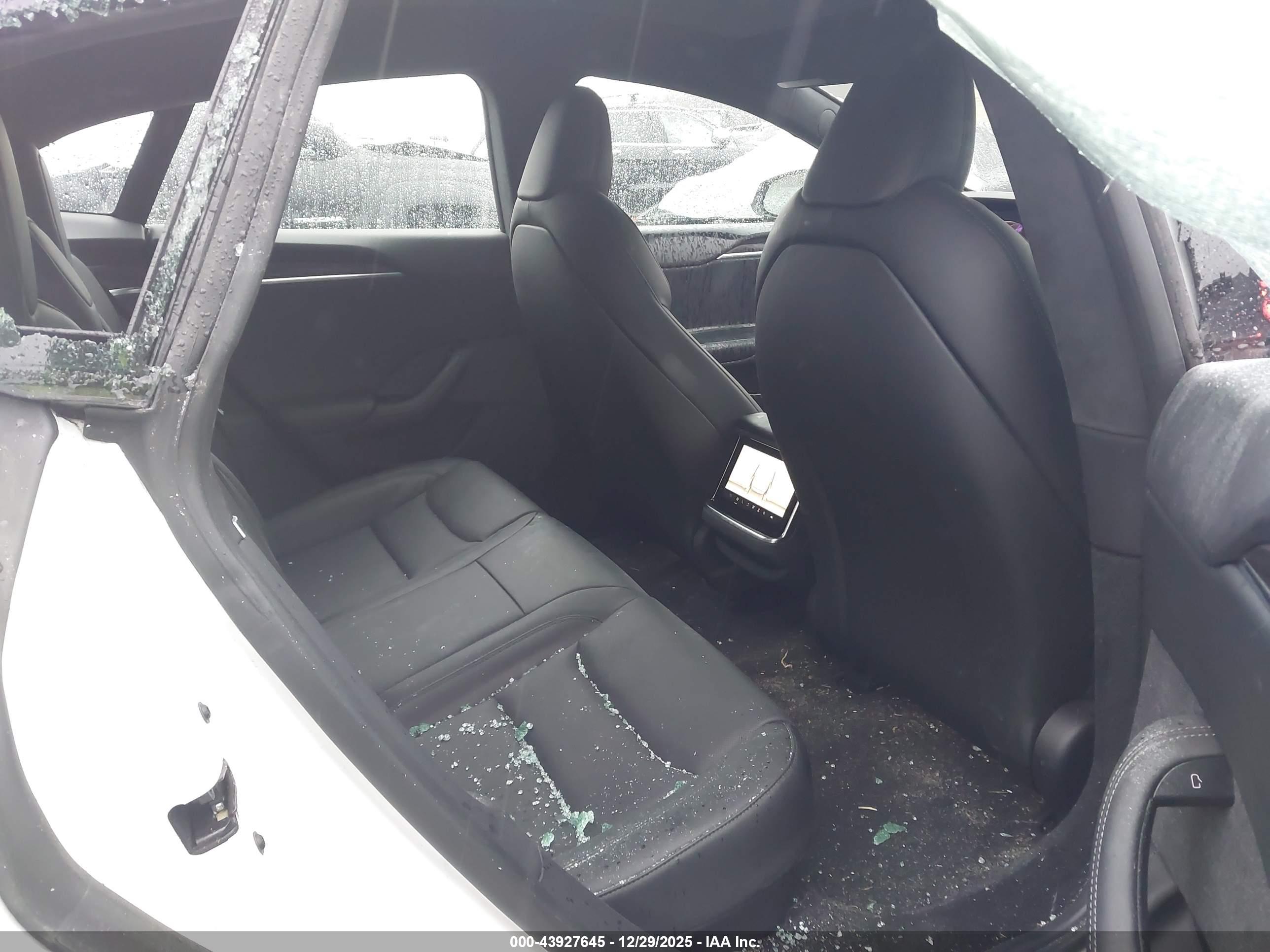 TESLA MODEL image 8