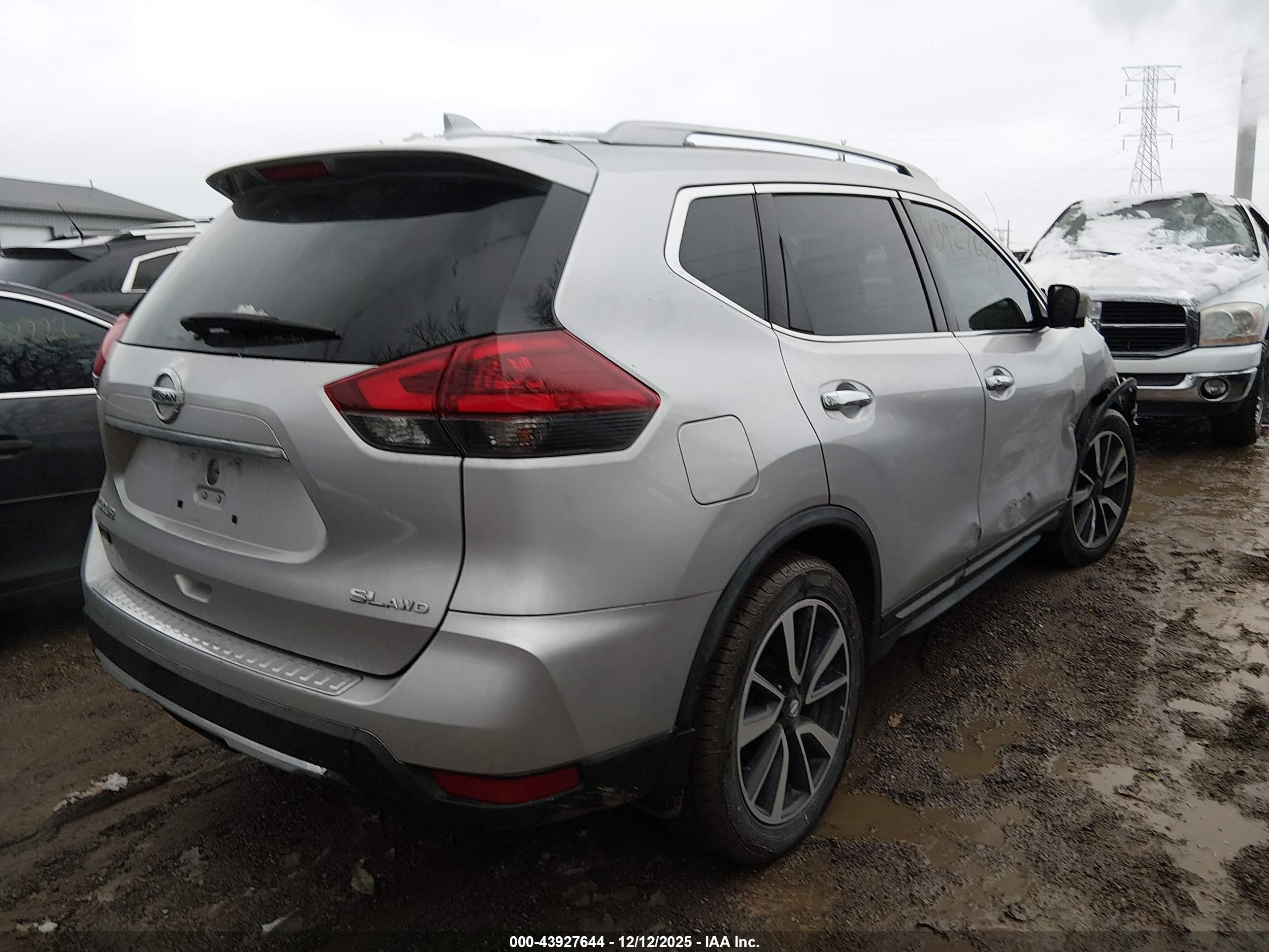NISSAN ROGUE image 4