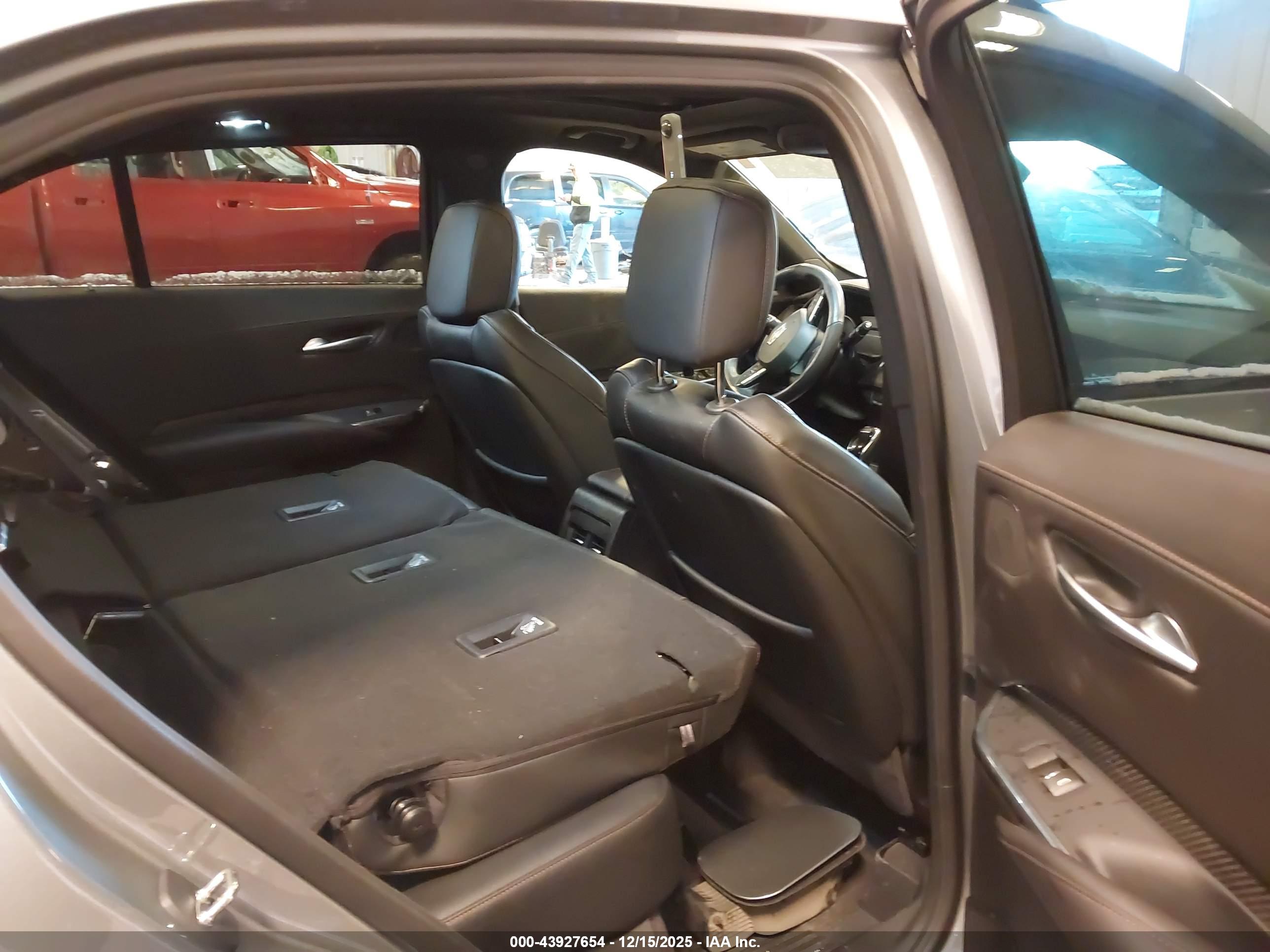 CADILLAC XT4 image 8