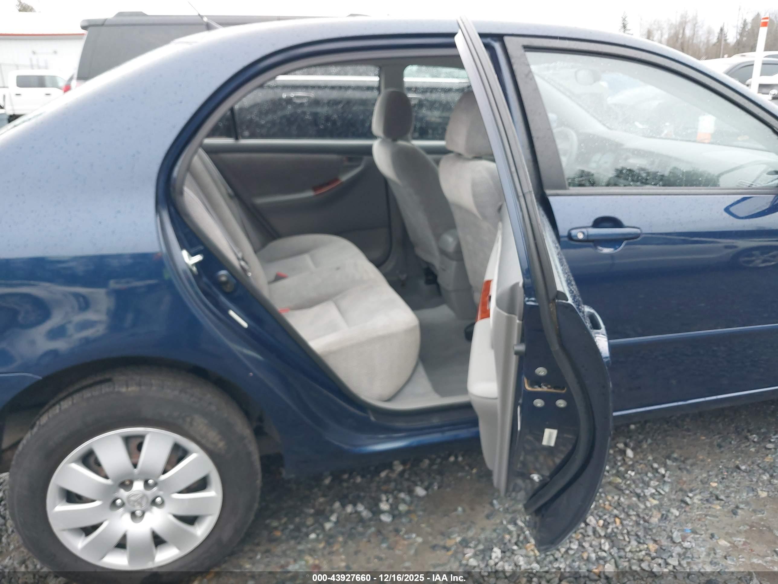TOYOTA COROLLA image 8